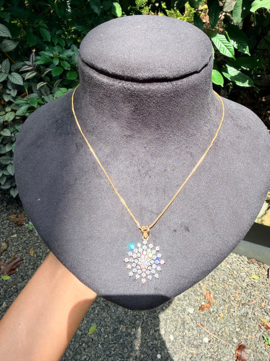 Premium diamond finish pendant with chain product code D393