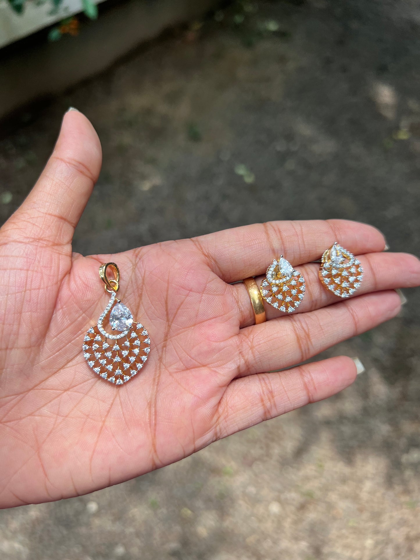Premium diamond finish pendant set product code 190