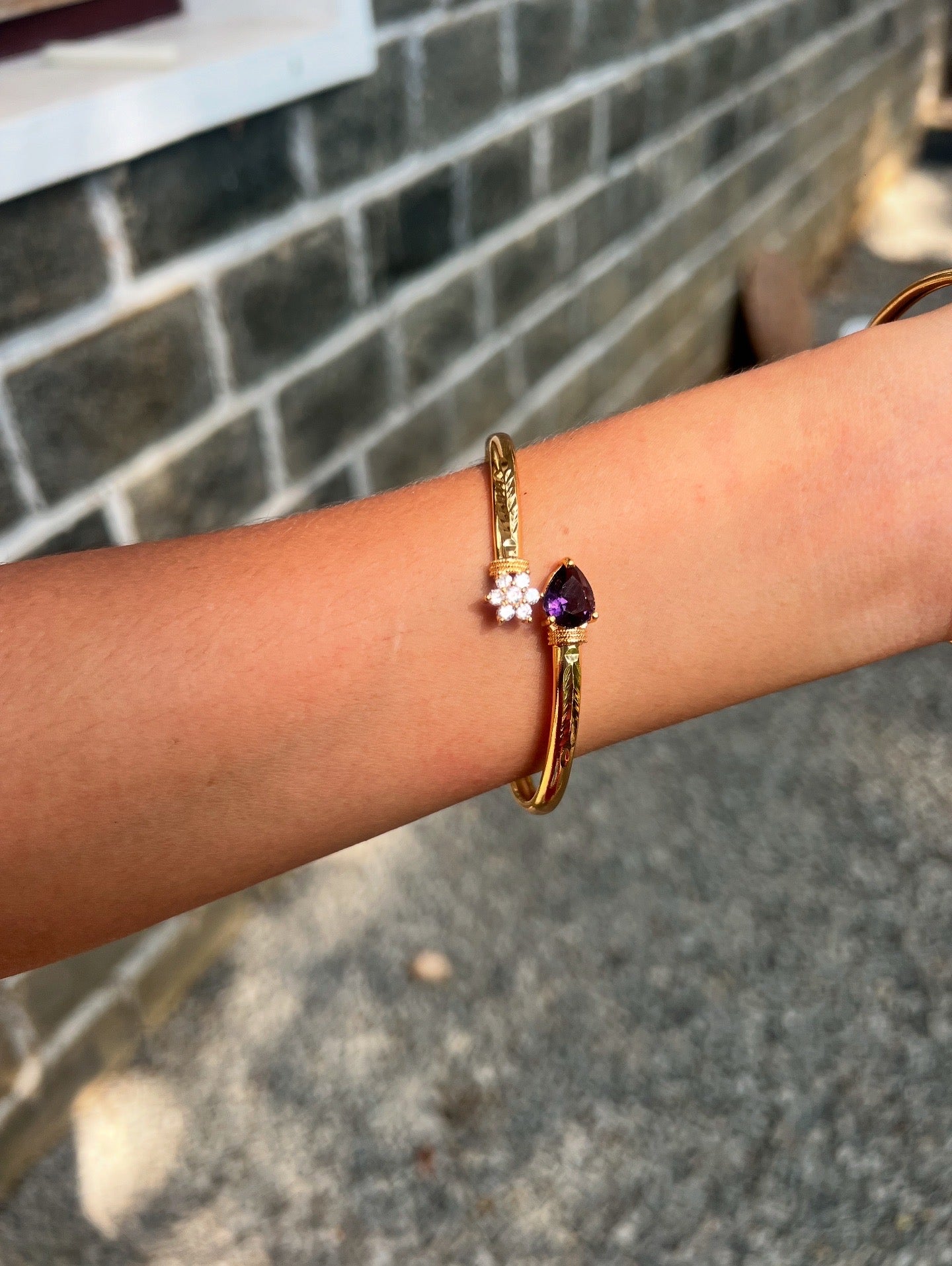 Premium gold plated twisted openable bracelet product code B69