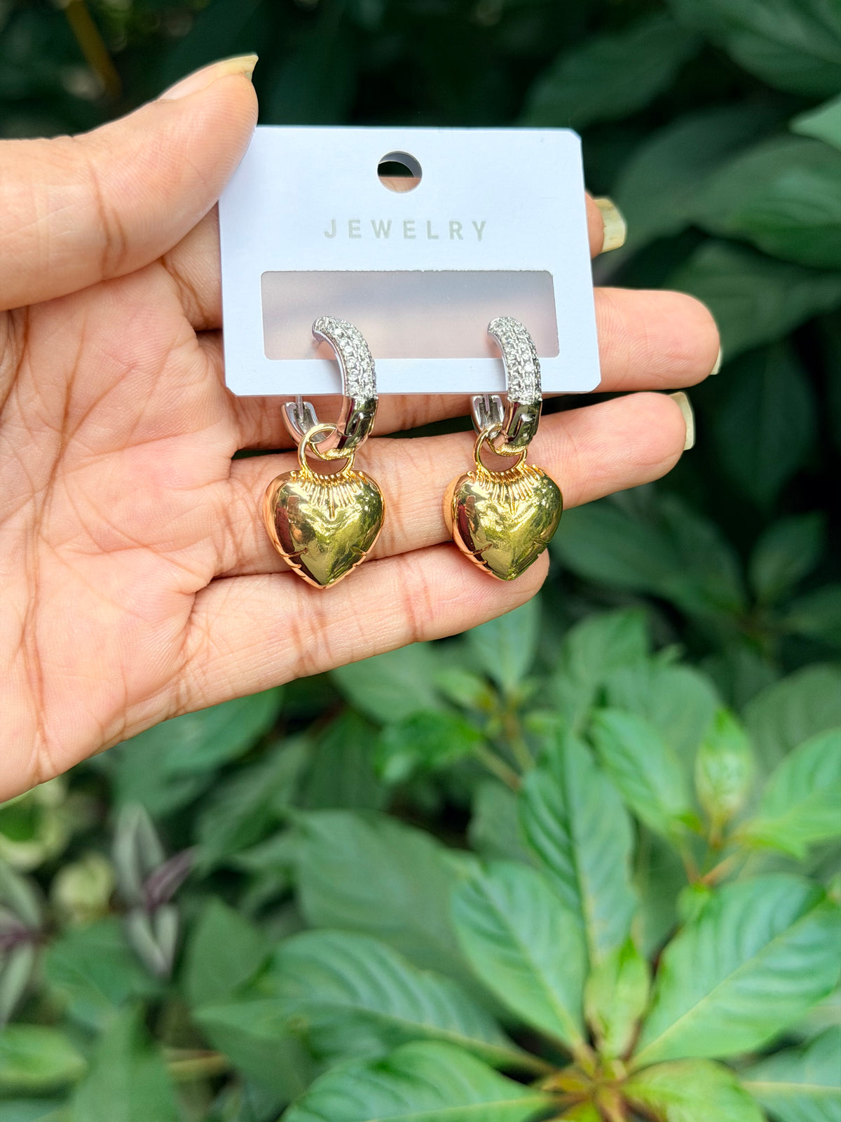 Premium quality 18k gold plated zircon stone heart shape asymmetrical clip earrings product code AT41