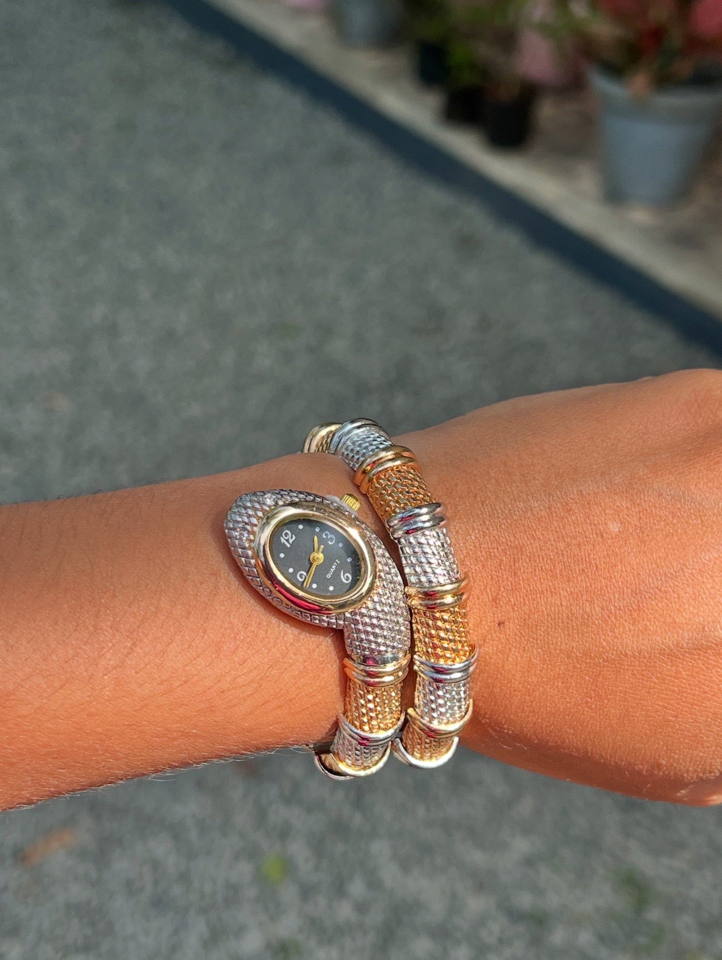 Premium trending anti tarnish snake watch product code W07