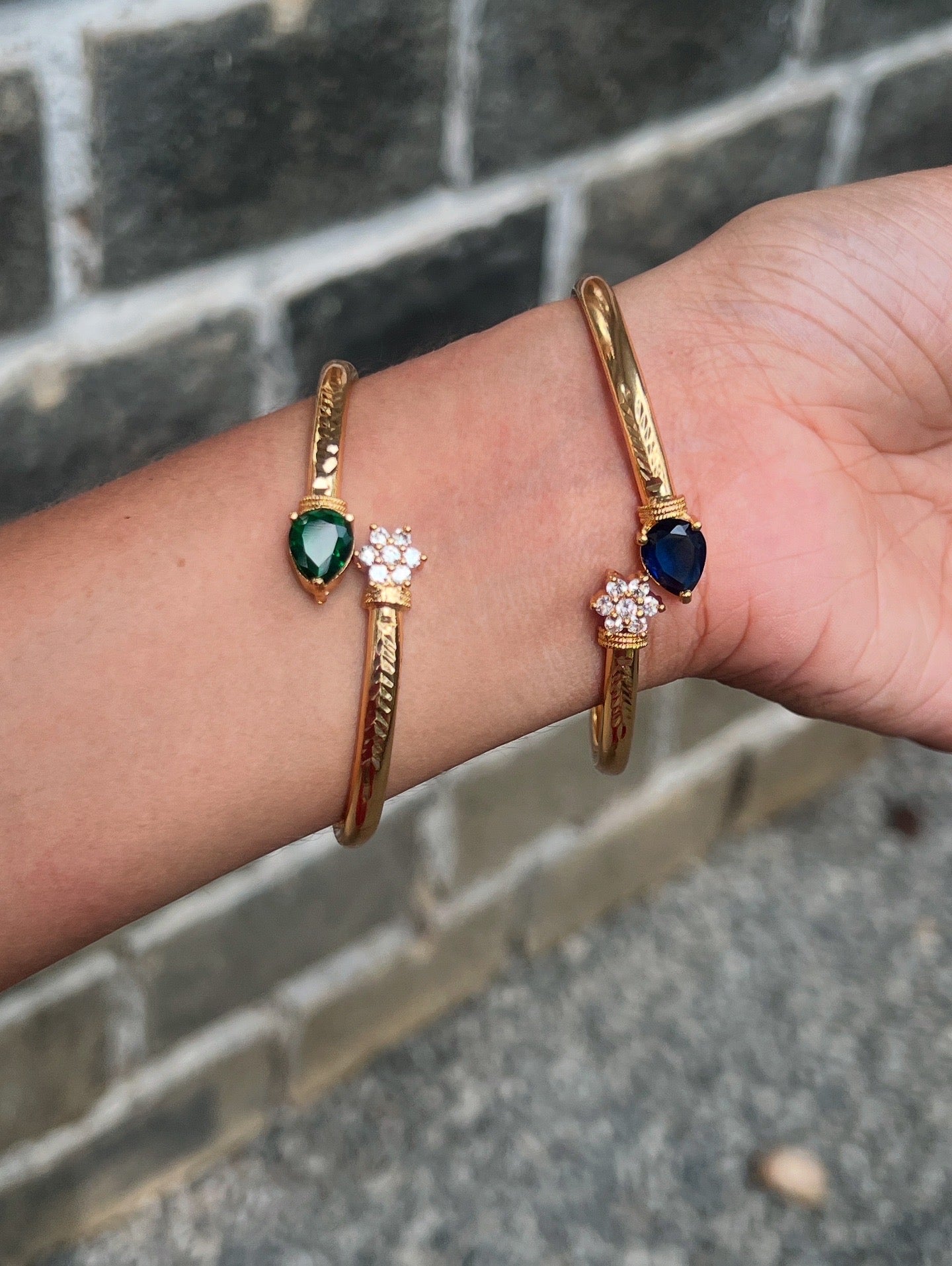 Premium gold plated twisted openable bracelet product code B69
