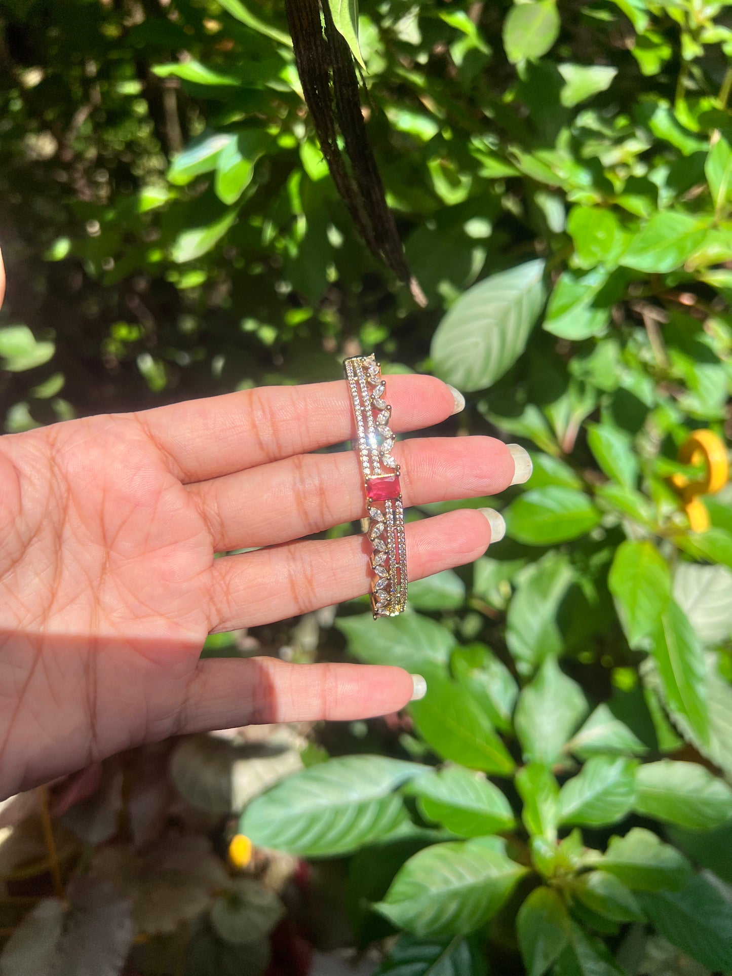 Premium Victorian ad openable bracelet code B111