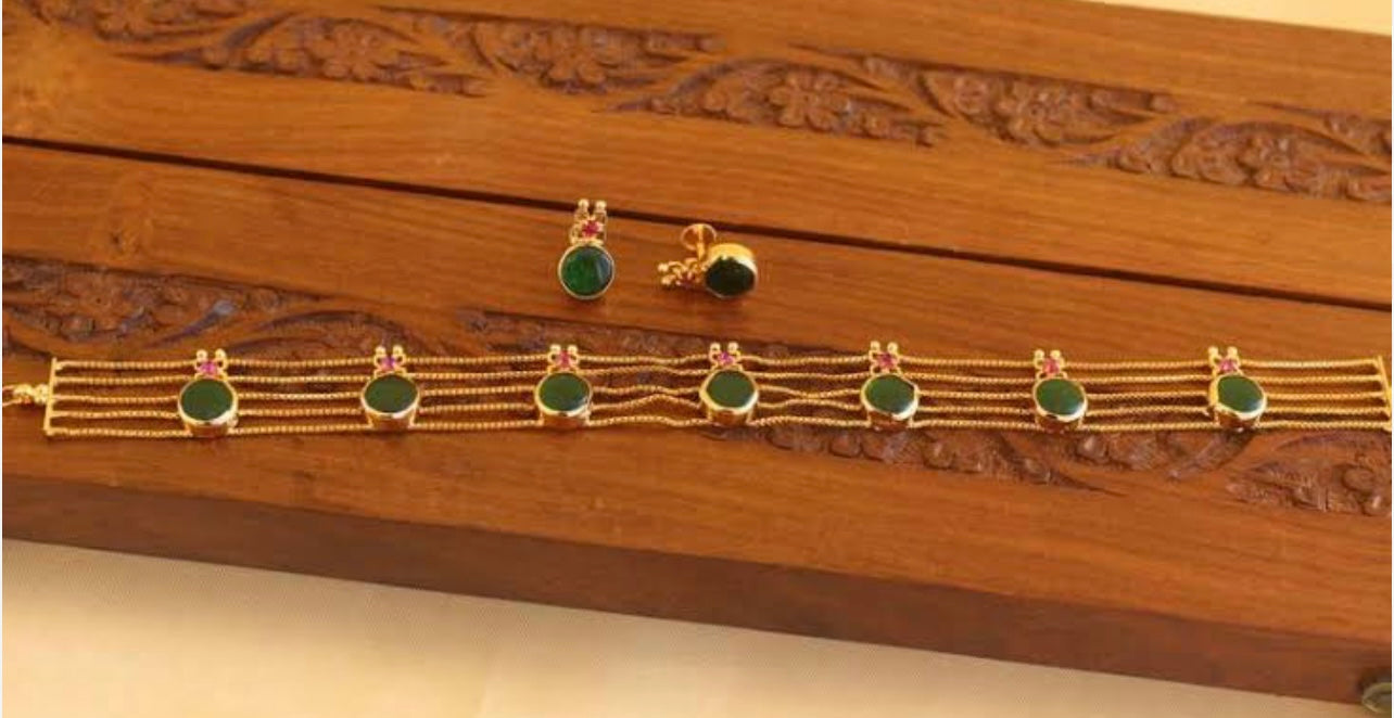 Premium Kerala style round green palakka choker set product code 1037