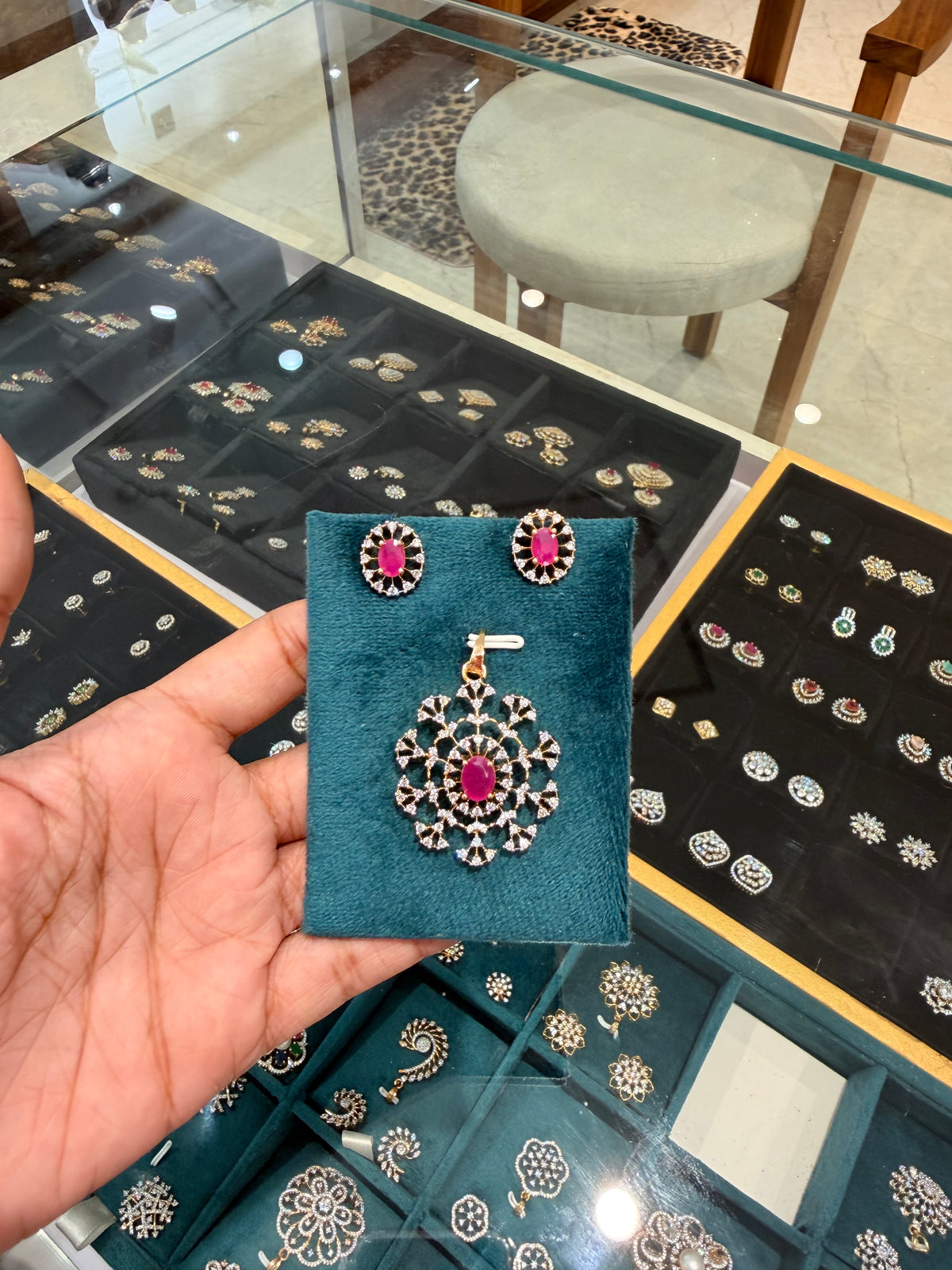 Premium diamond finish pendant set product code D436