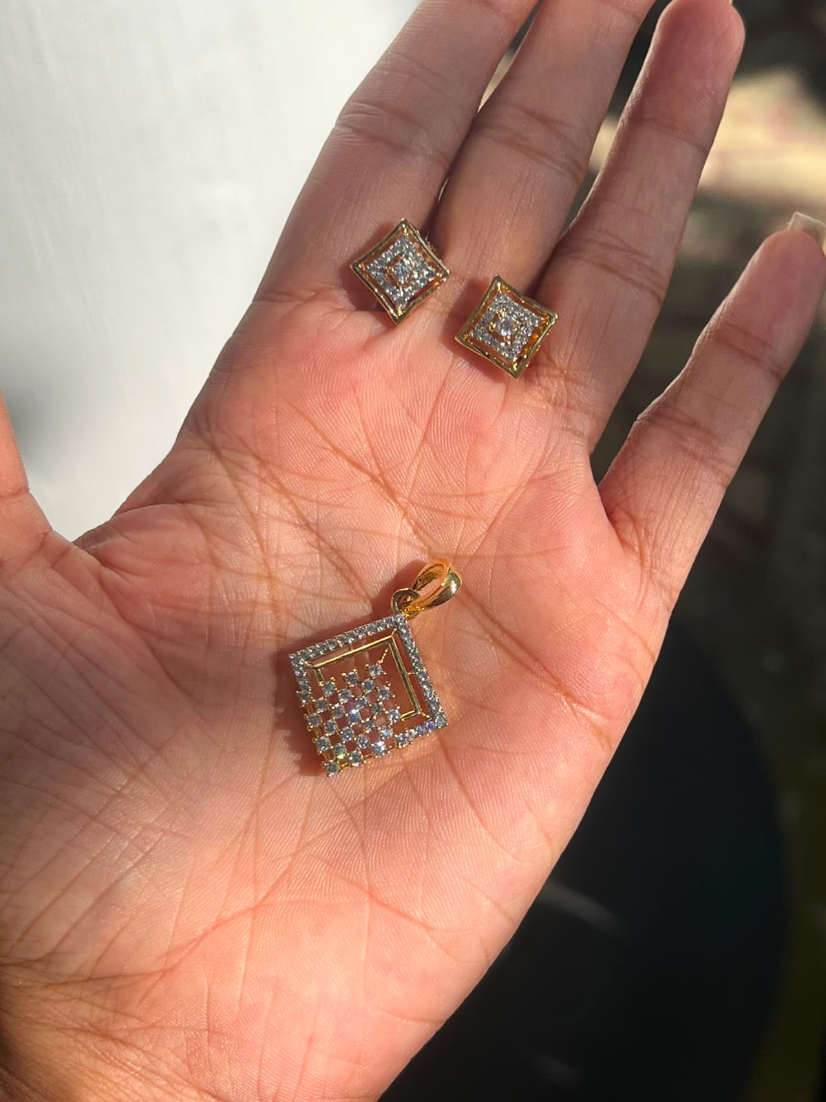 Premium diamond finish pendant set product code D407