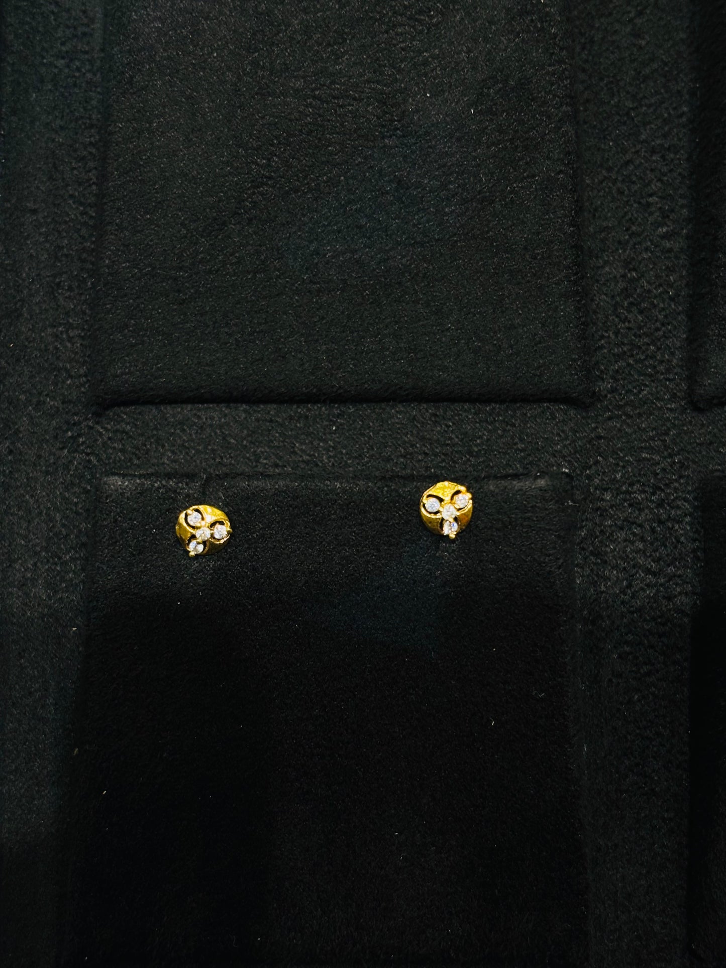 Premium gold plated daily wear ad screw back second studs product code E64