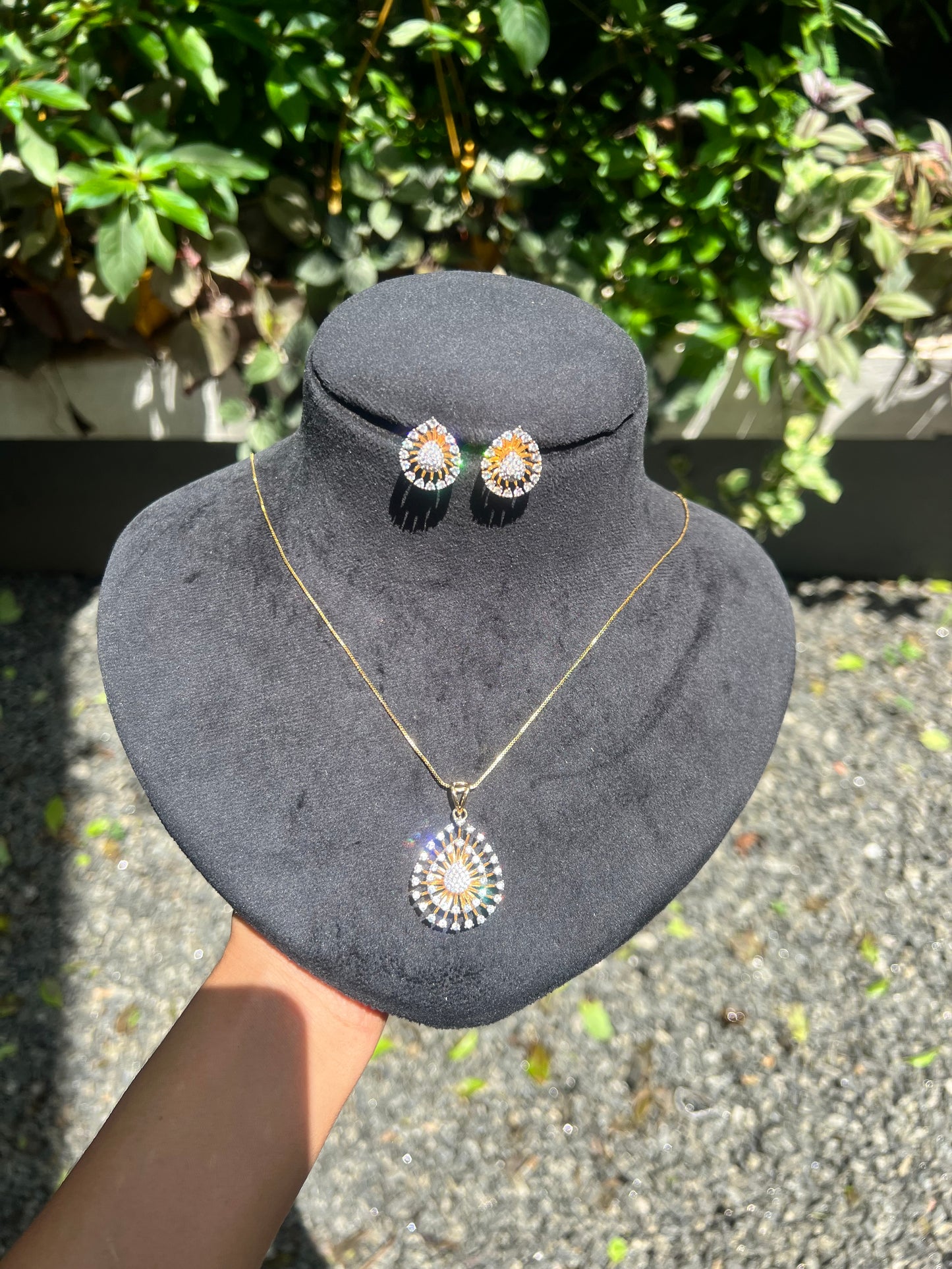 Premium diamond finish pendant set with chain product code D280