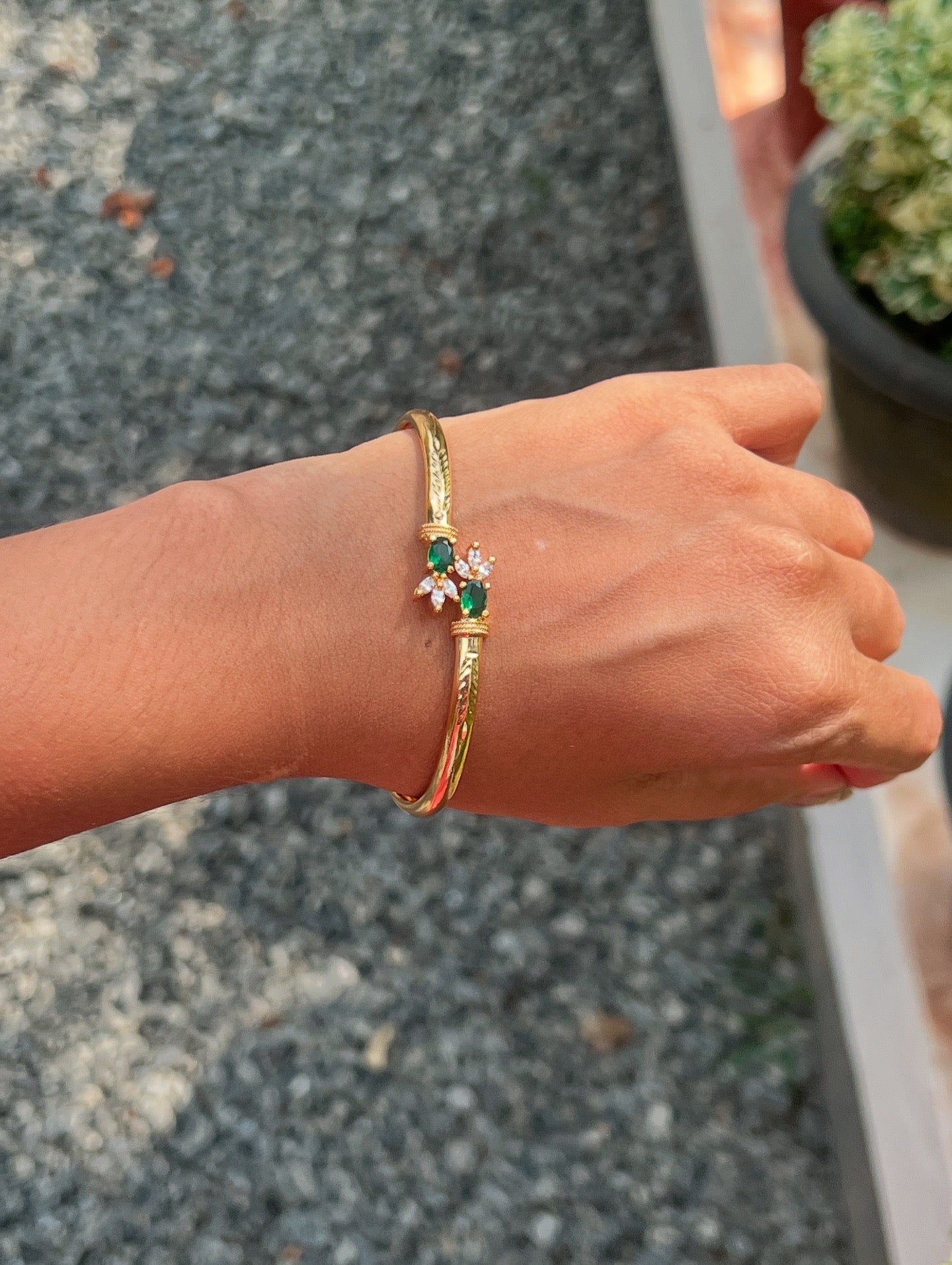 New gold plated twisted openable bracelet 2.6 product code B70