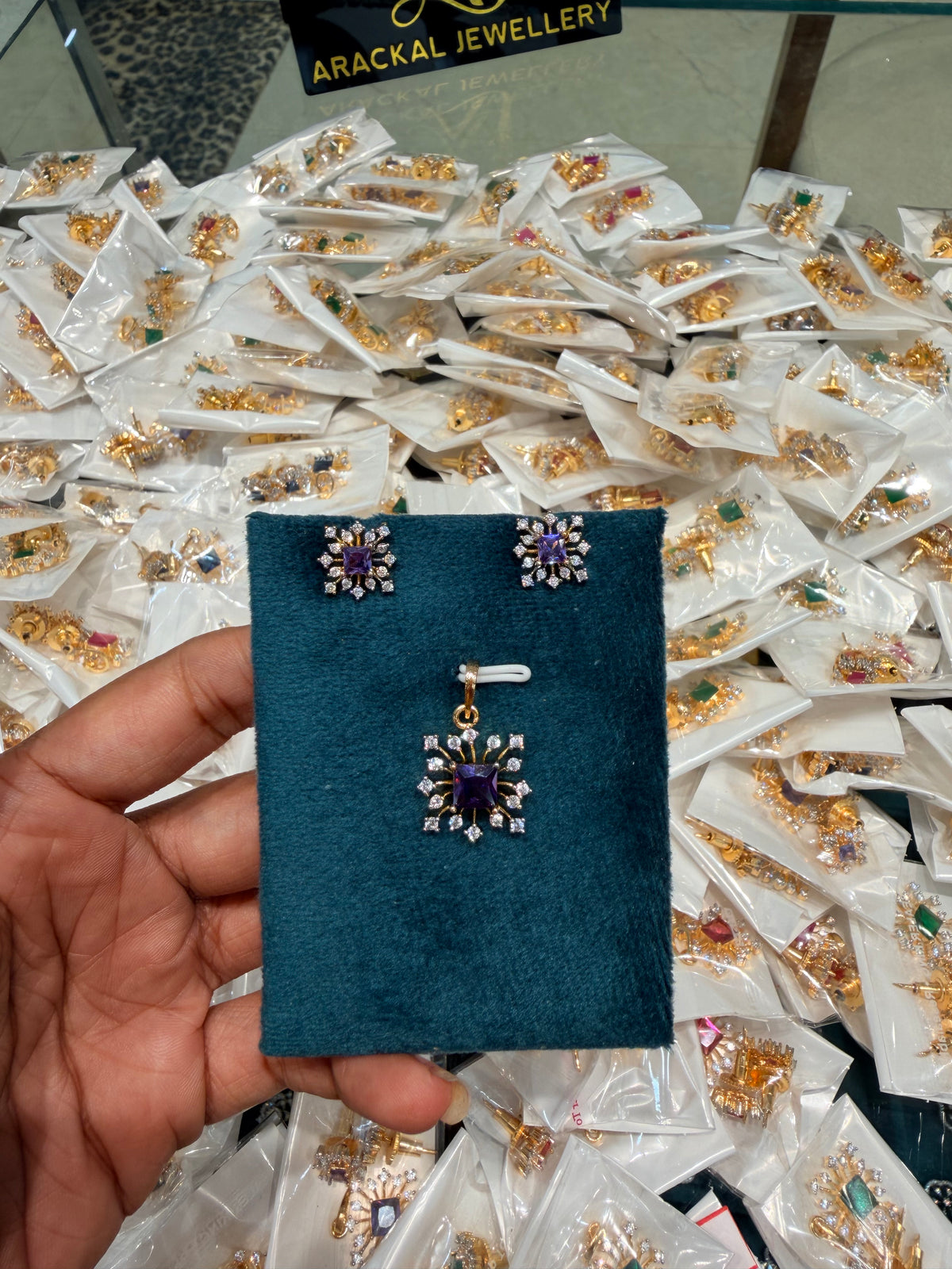 Premium party wear diamond finish pendant set product code D432