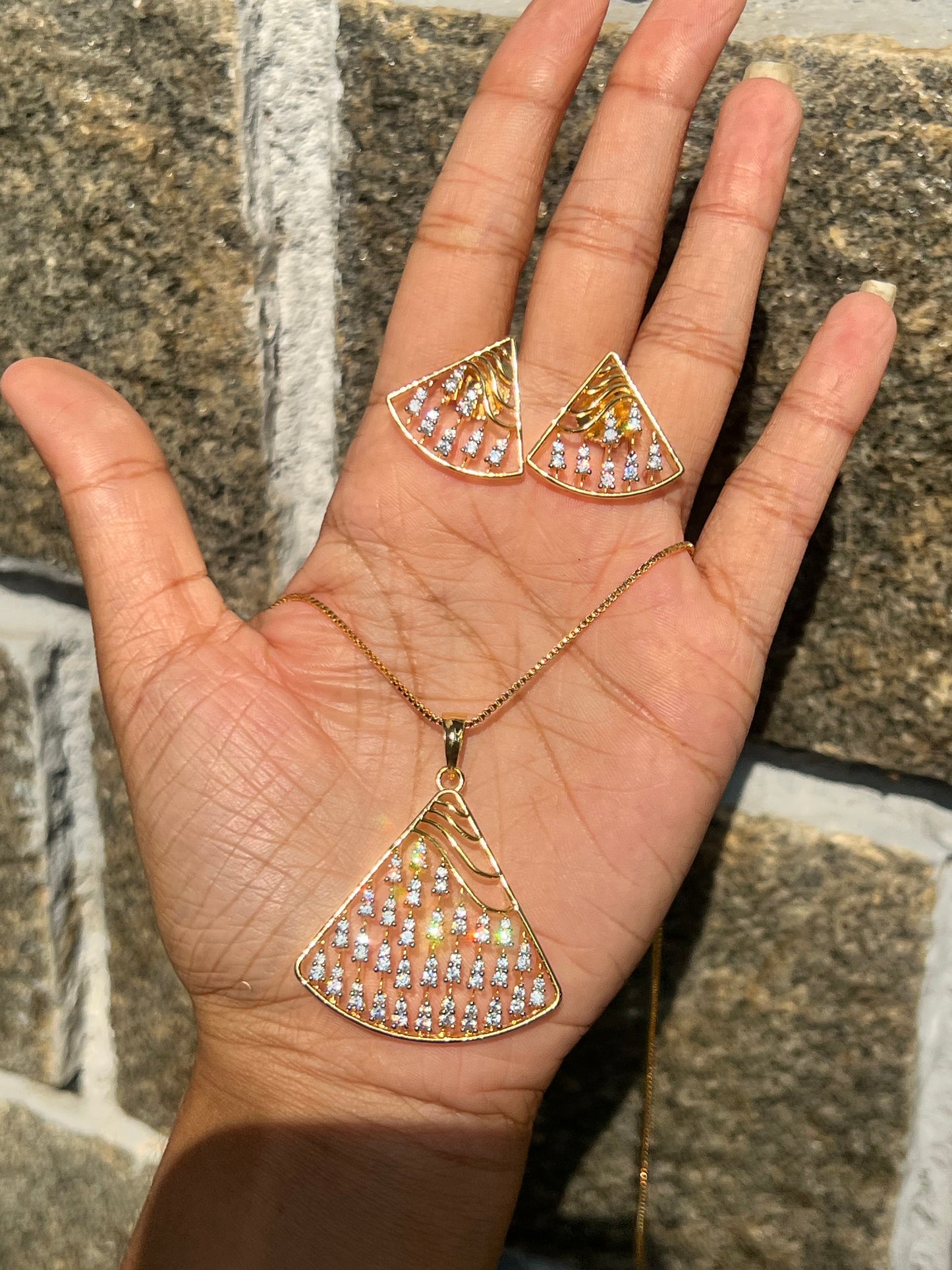Premium diamond finish pendant chain set product code D128