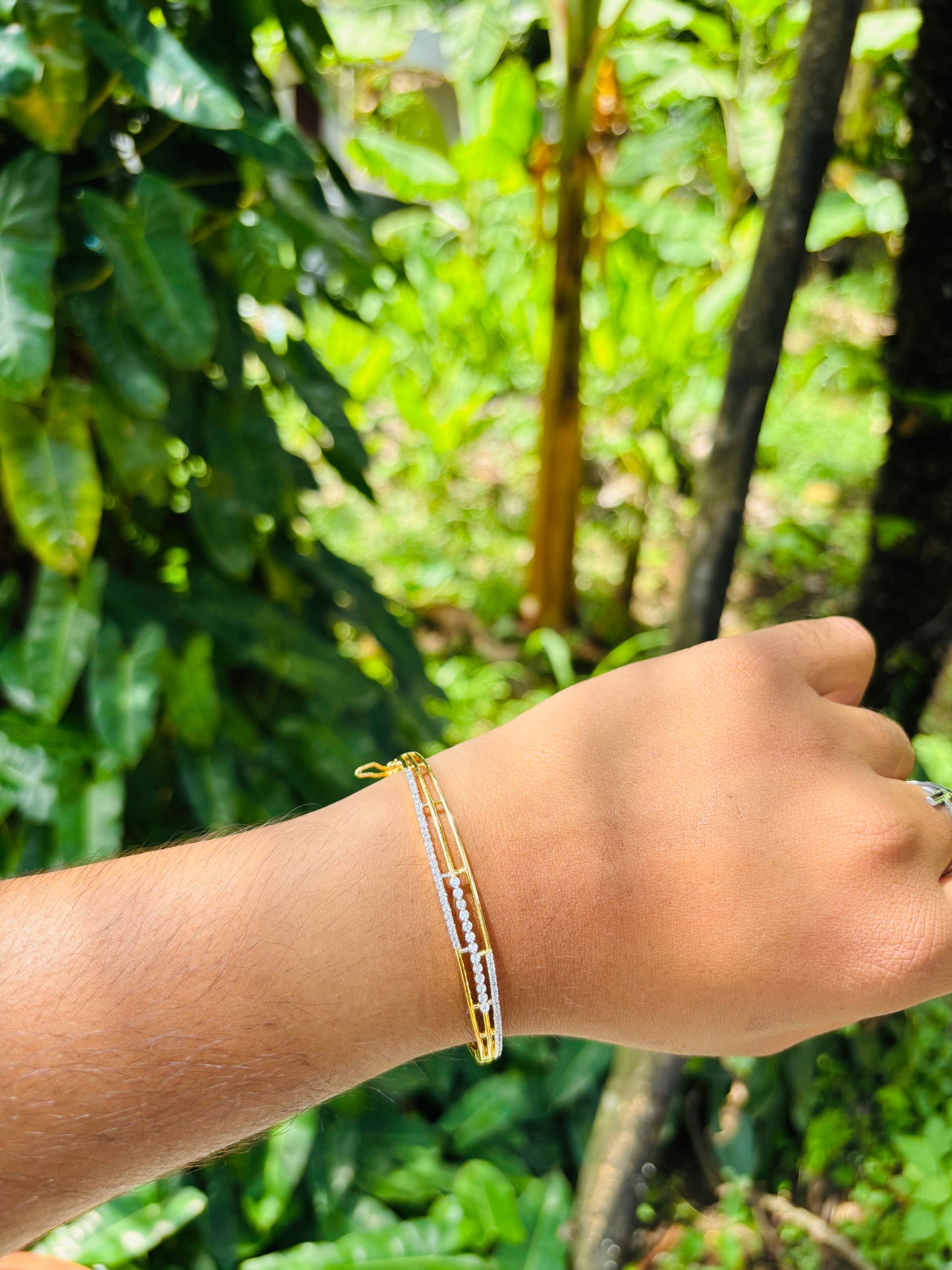 Premium quality daimond finish ad openable bracelet product code B96