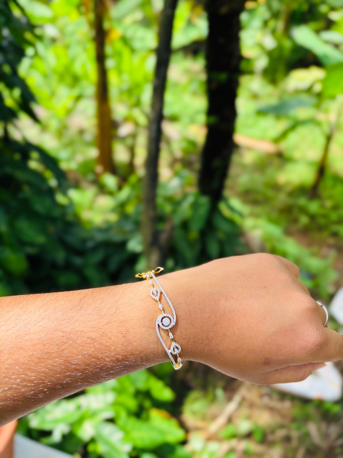 Premium quality daimond finish ad openable bracelet product code B96