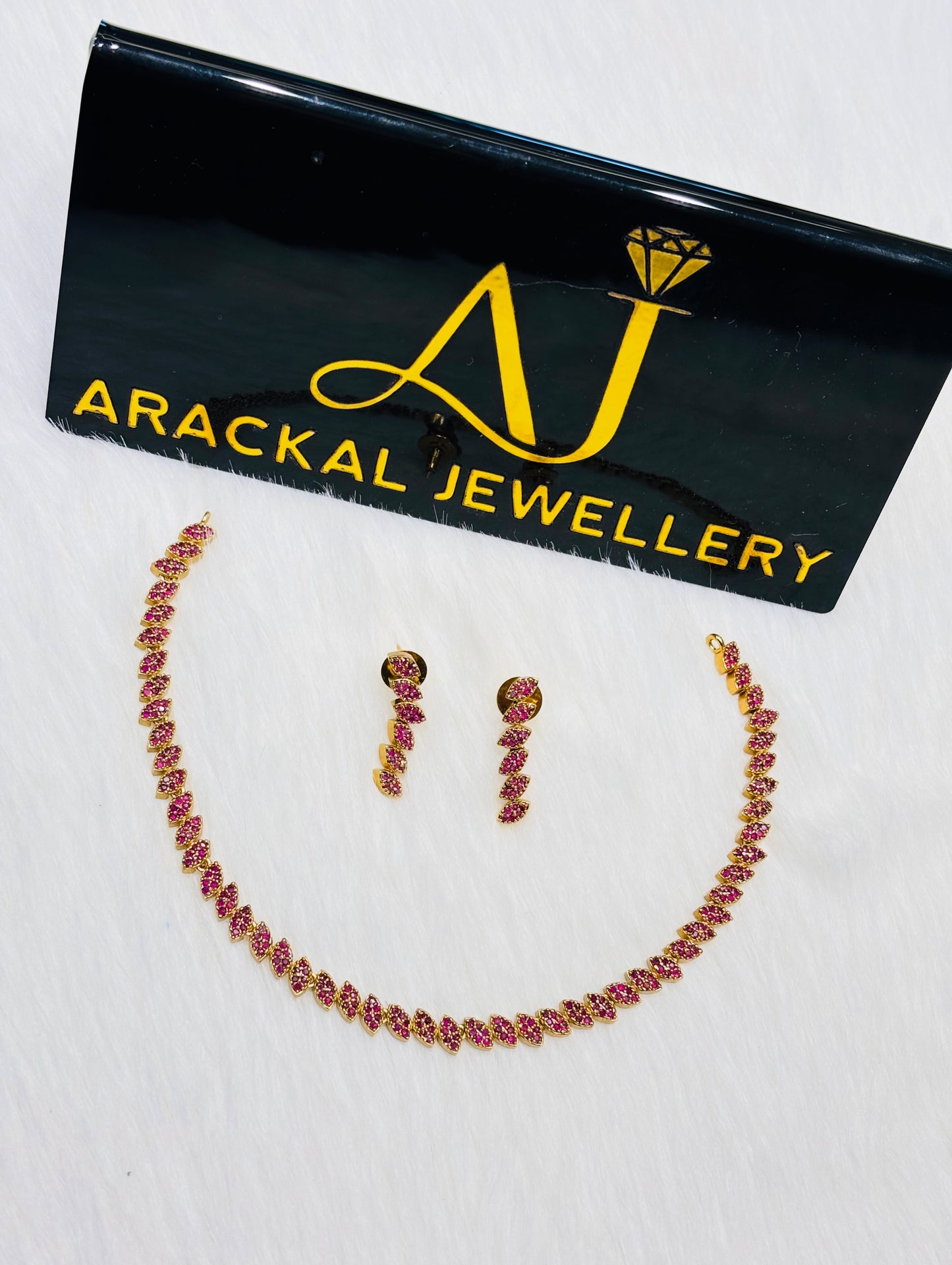 Premium ad designer daimond pattern necklace product code N303