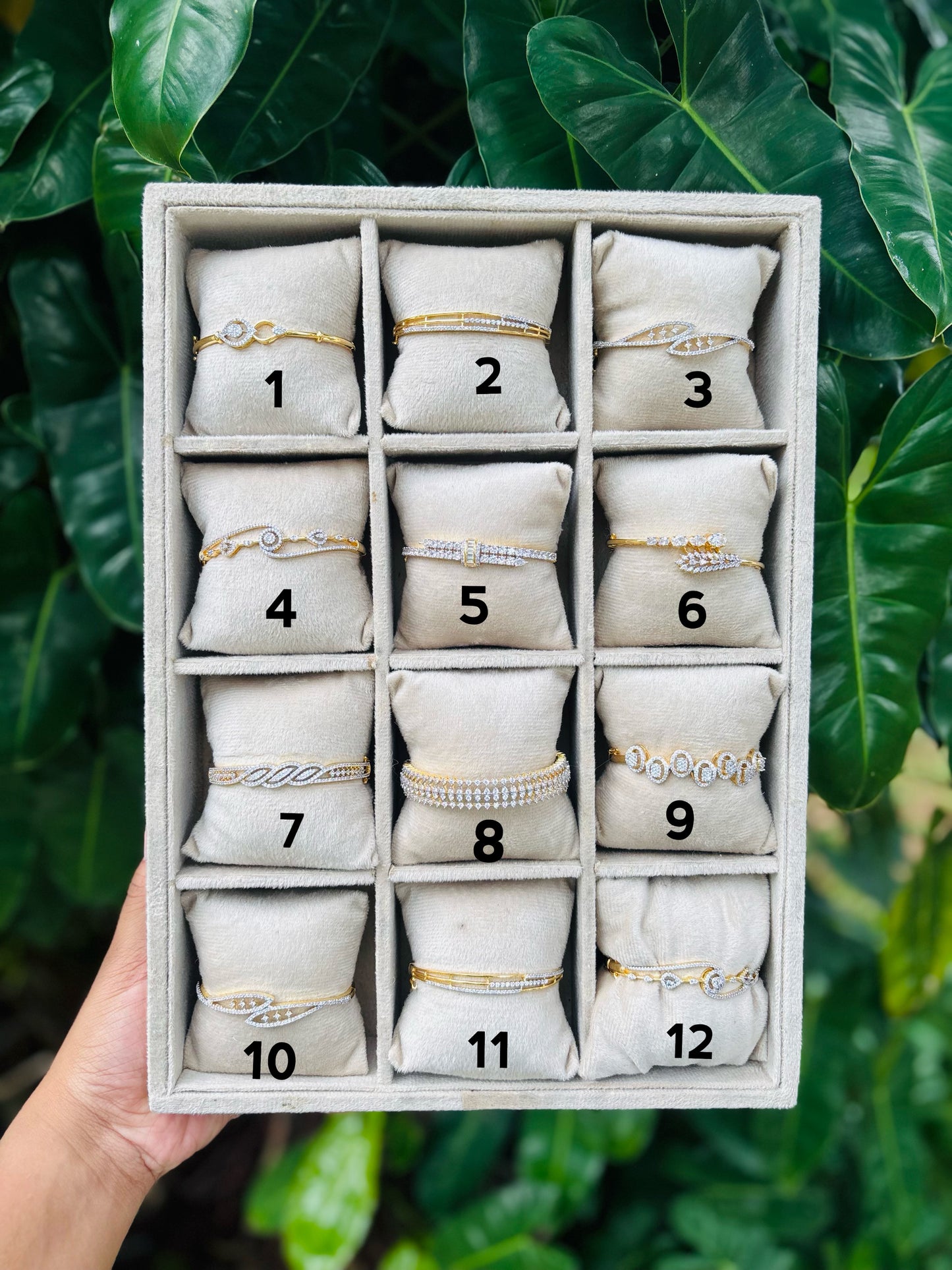 Premium quality daimond finish ad openable bracelet product code B96