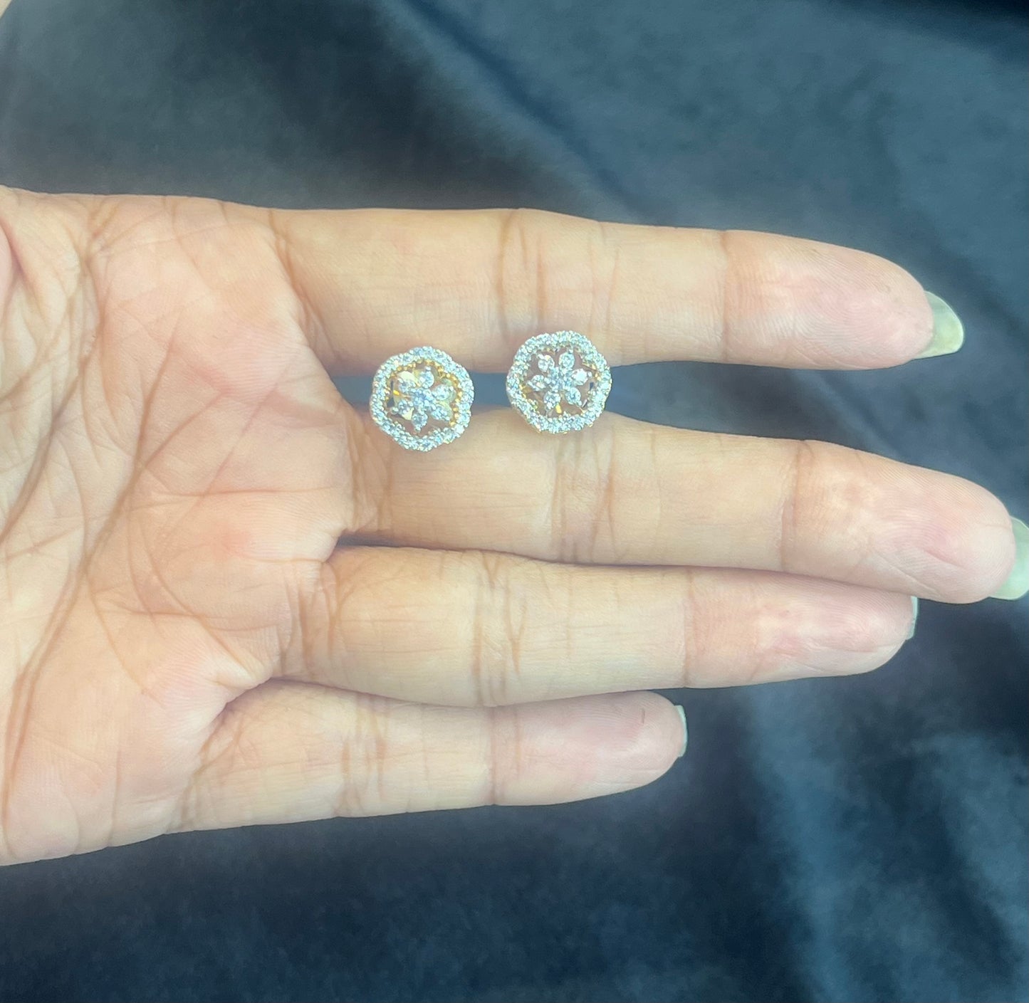 Premium diamond finish stud product code E203