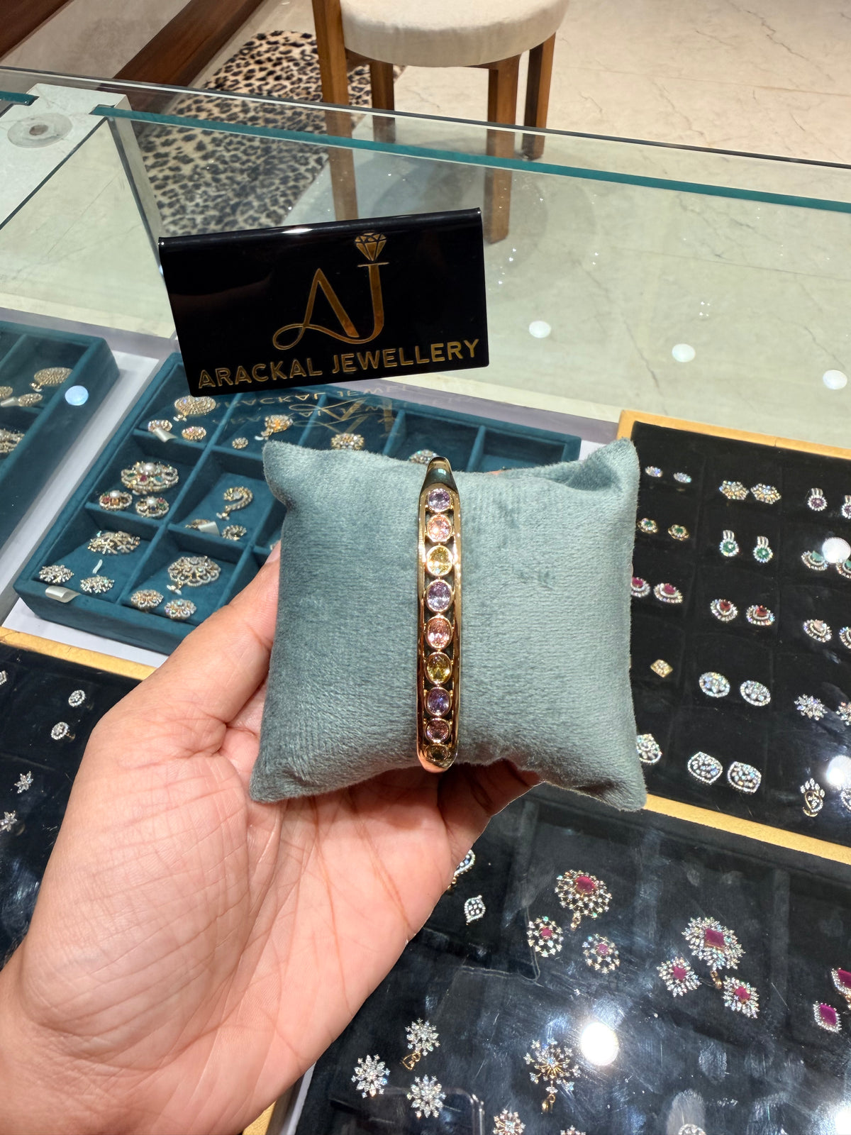 Premium anti tarnish openable stone bracelet product code B250