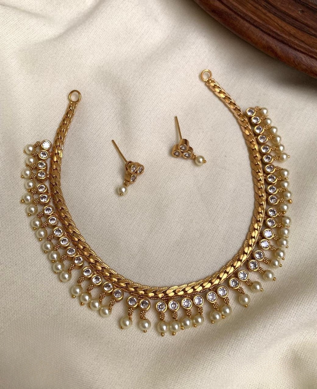 Premium quality designer shimmering stone necklace product code 93