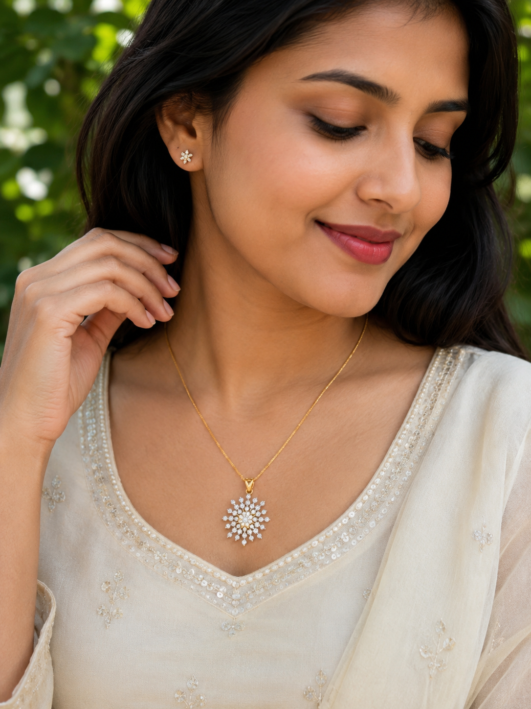 Premium diamond finish pendant with chain product code D393