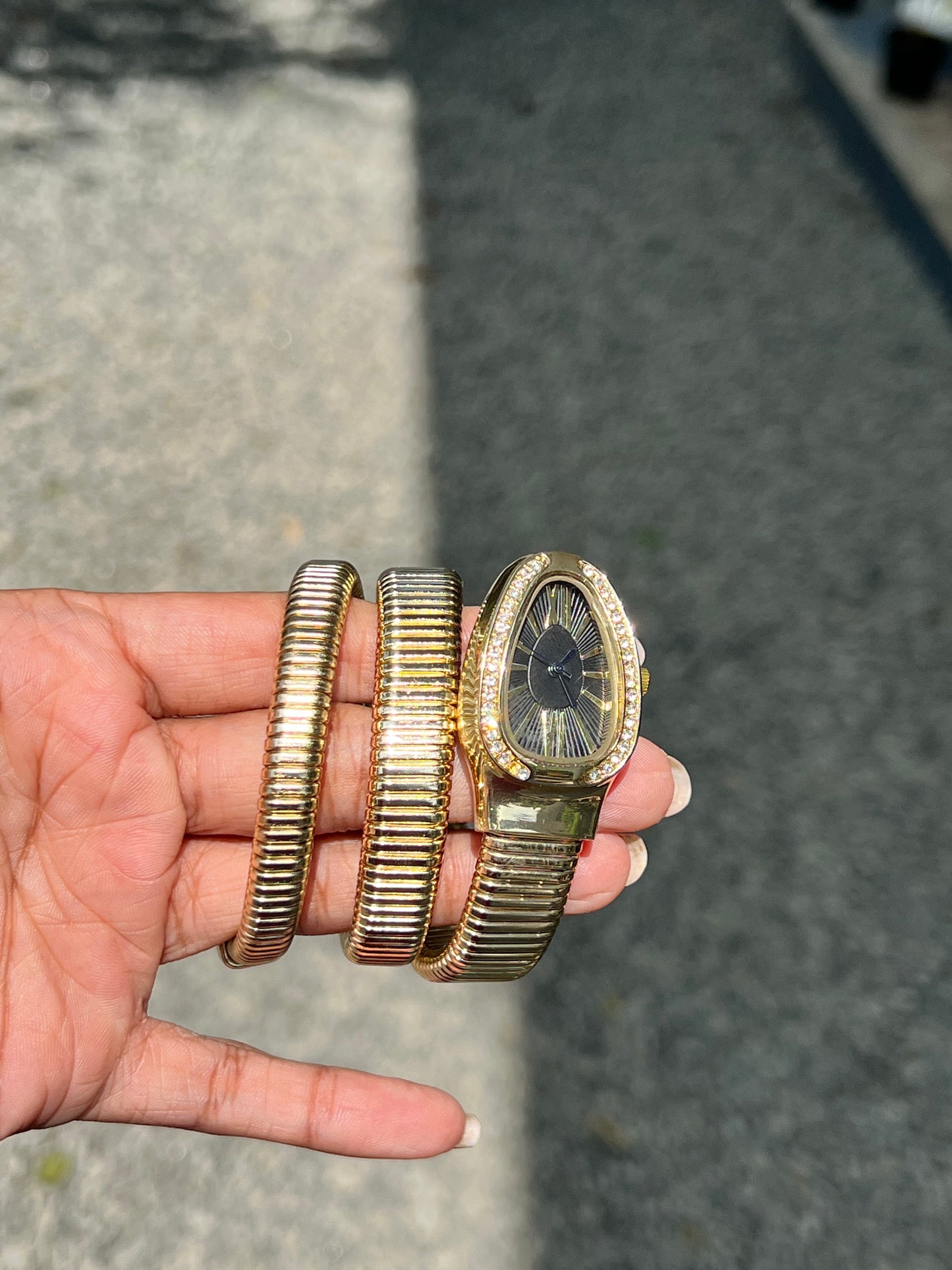 Premium trending anti tarnish snake watch product code W07