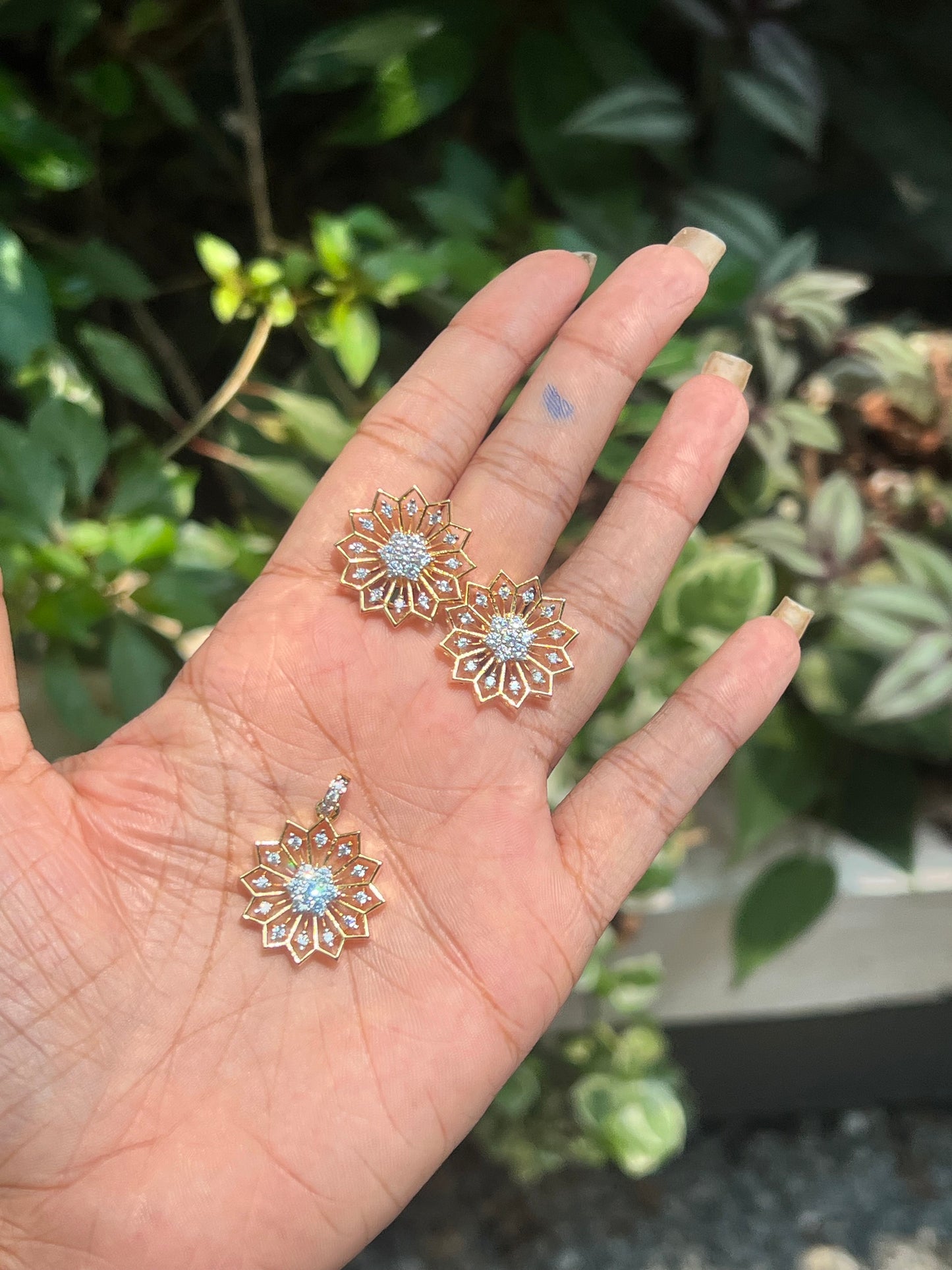 Premium party wear diamond finish pendant set product code D244