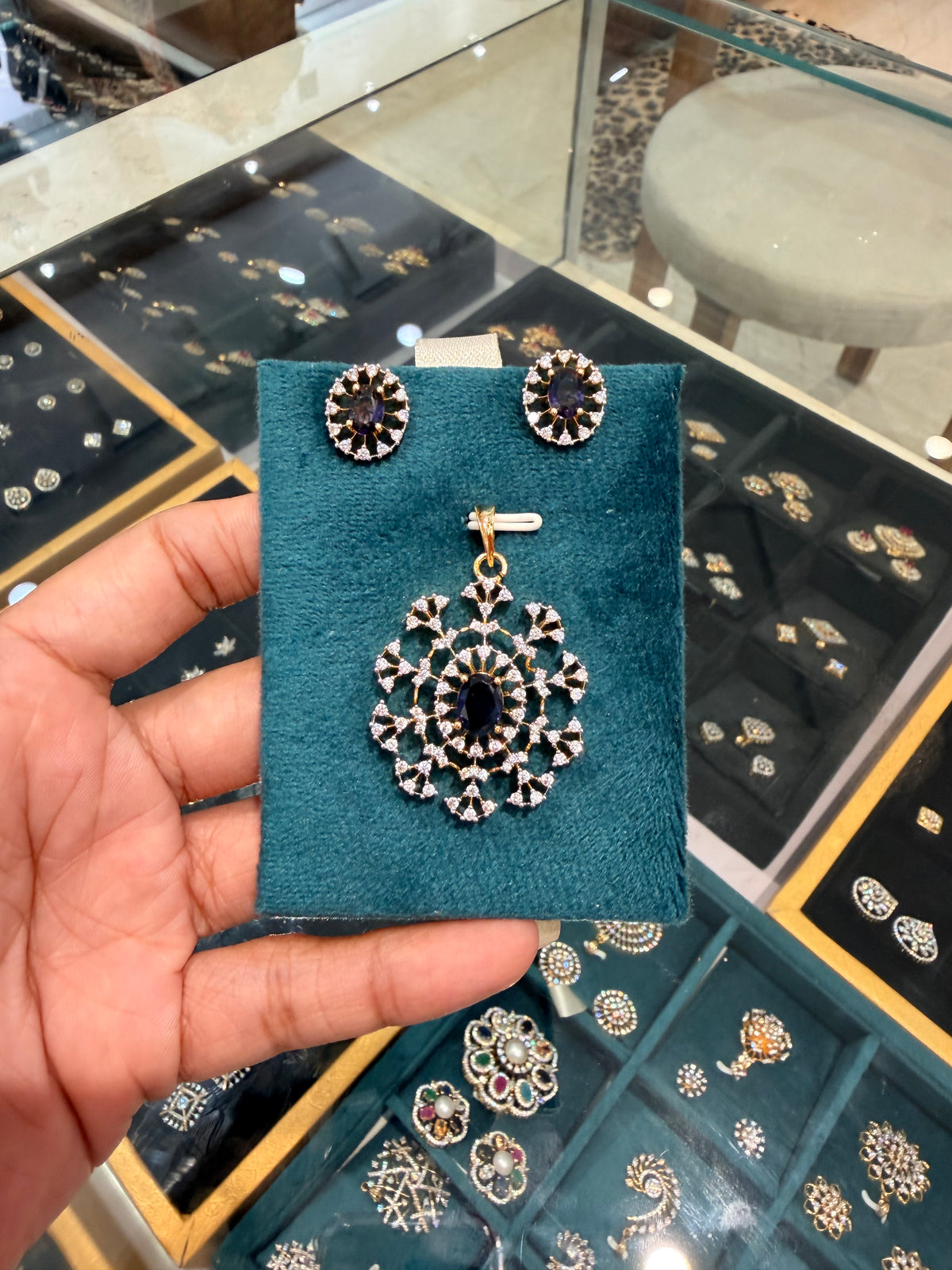 Premium diamond finish pendant set product code D436