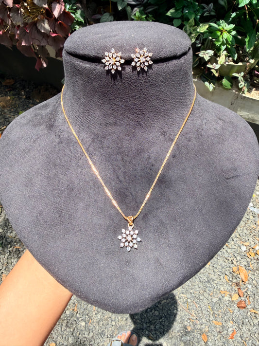 Premium diamond finish pendant set with chain Product code D409