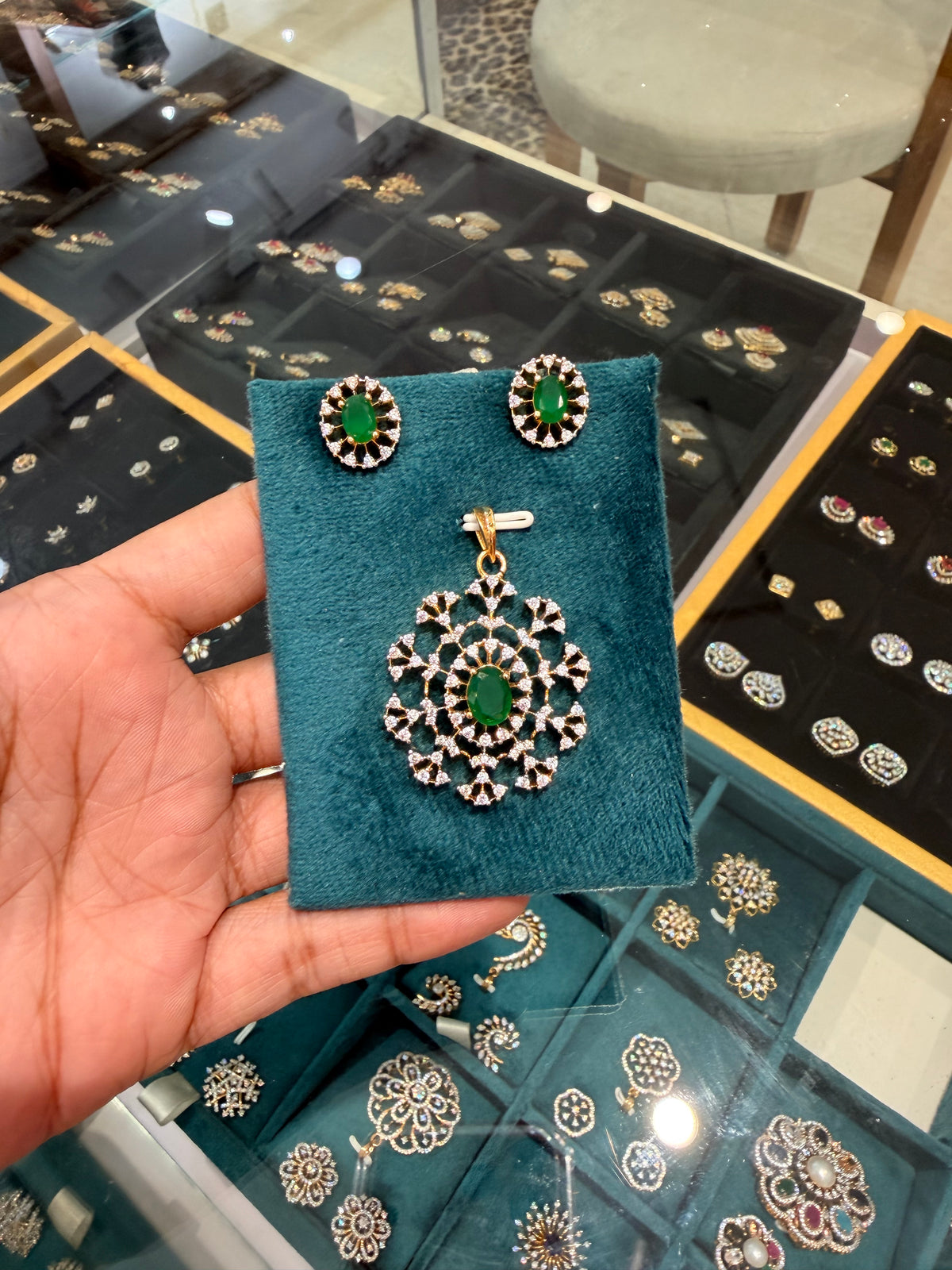 Premium diamond finish pendant set product code D436