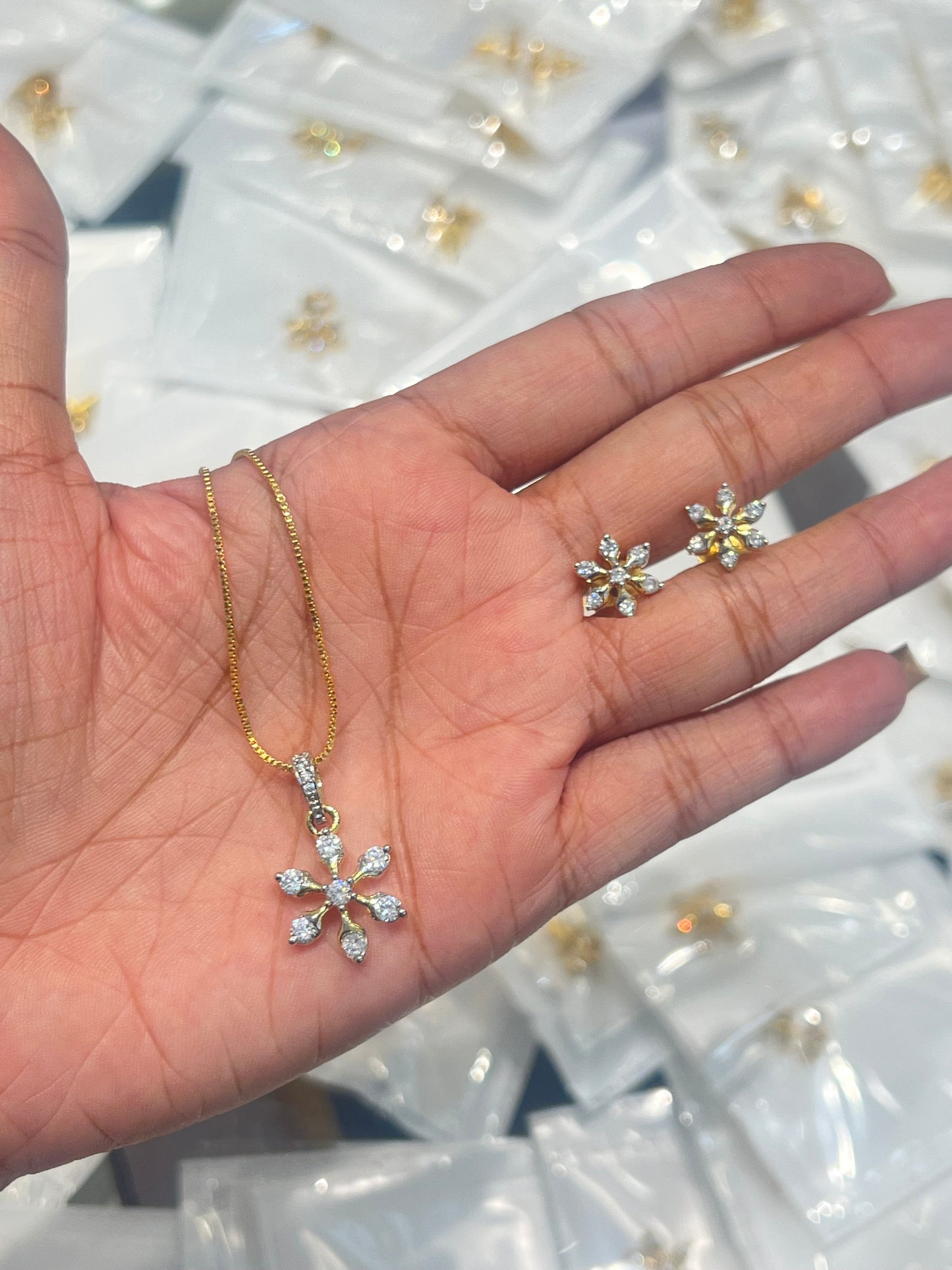 Premium diamond GJ polish and gold polish star pendant set with chain product code D221