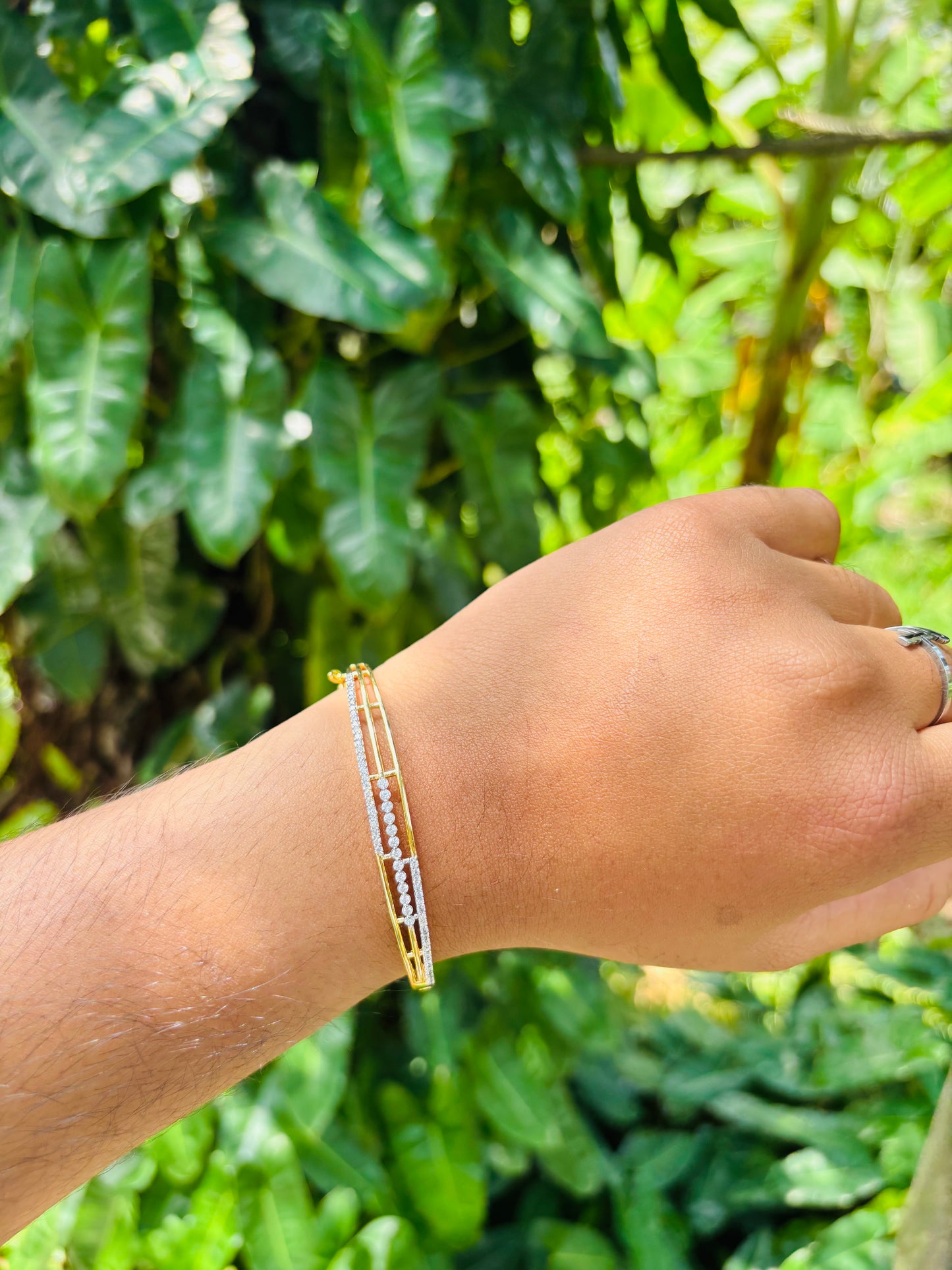 Premium quality daimond finish ad openable bracelet product code B96