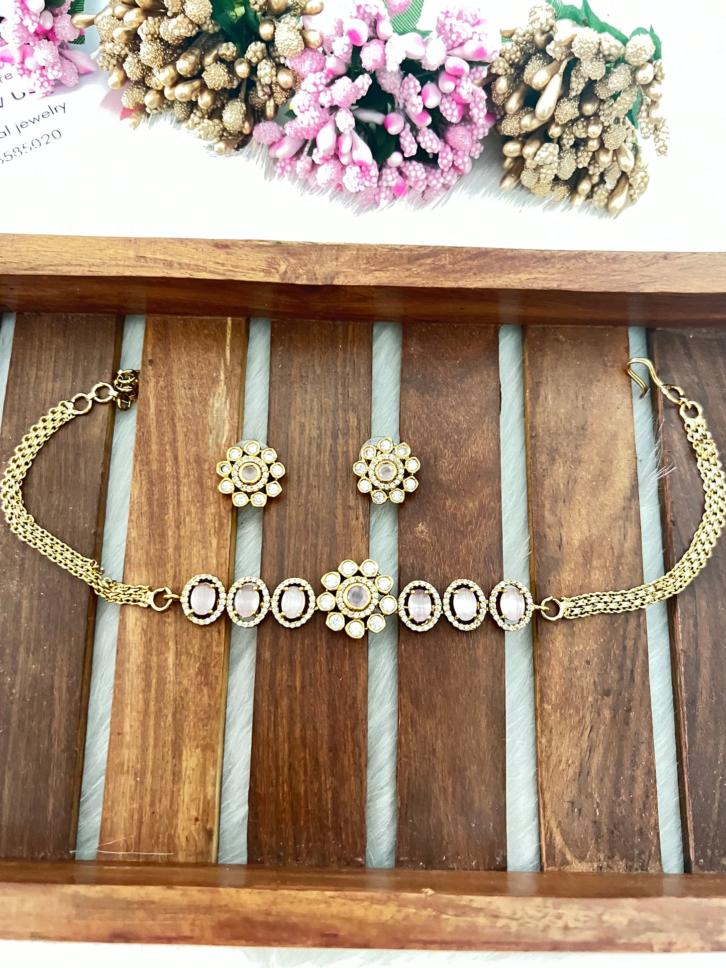 Simple Kundan stone choker set