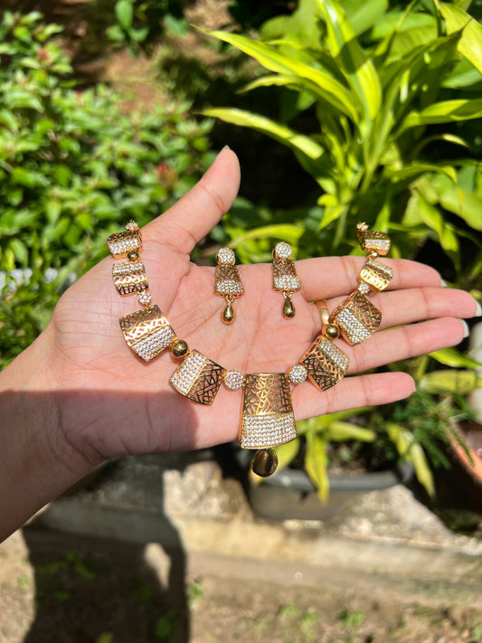 Premium antique gold box ad necklace product code N194