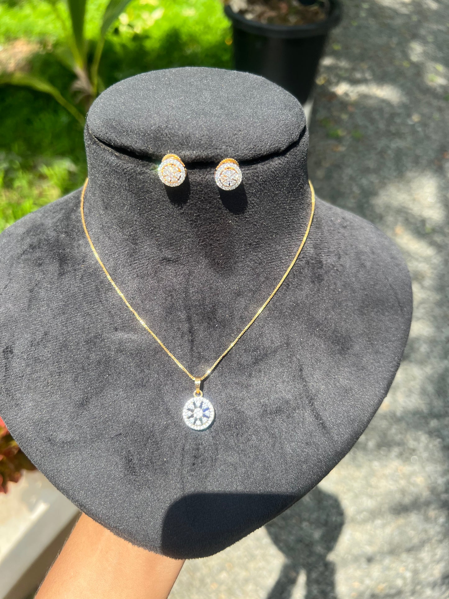 Premium diamond finish floral round pendant set with chain product code D198