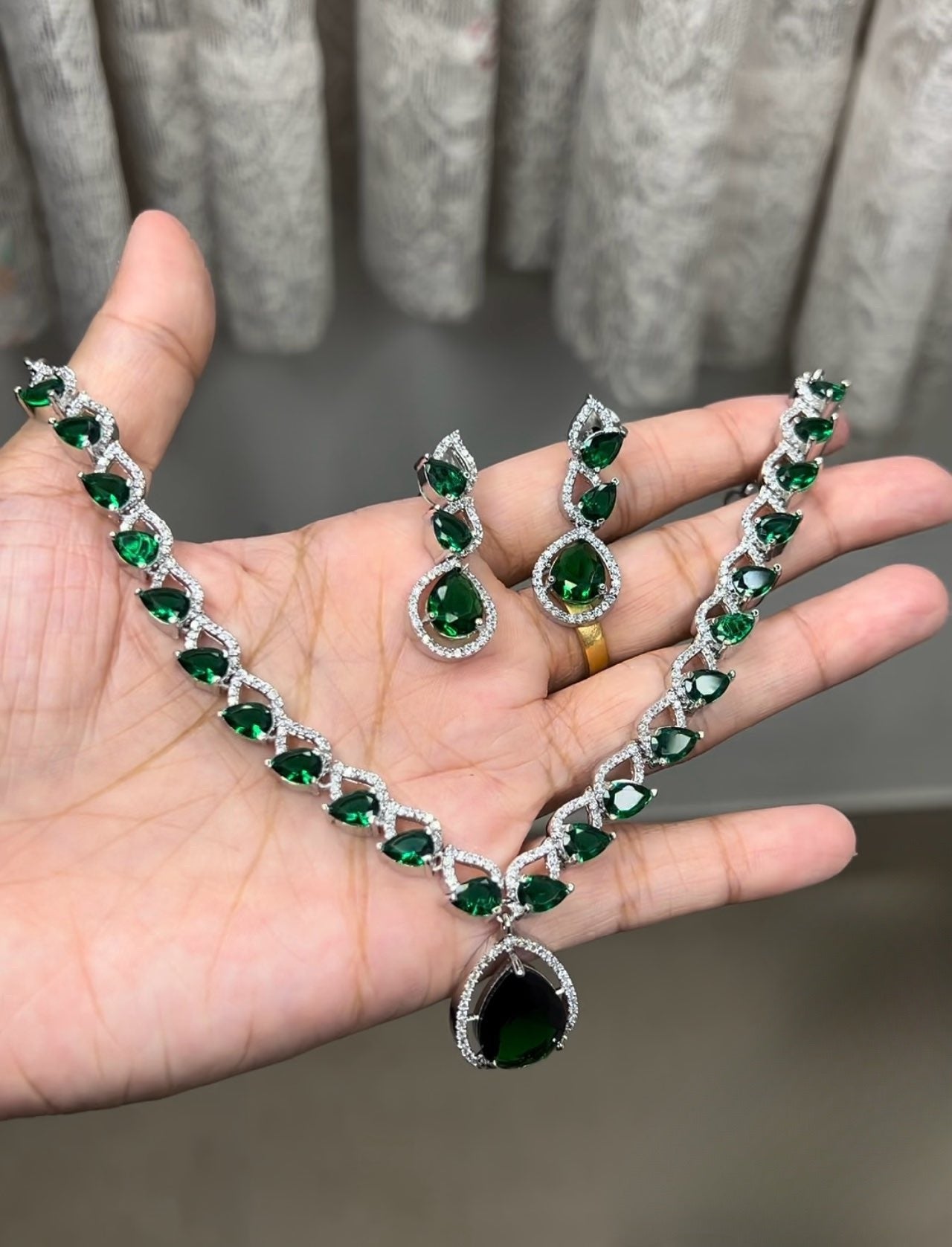 Ad silver finish emerald green necklace