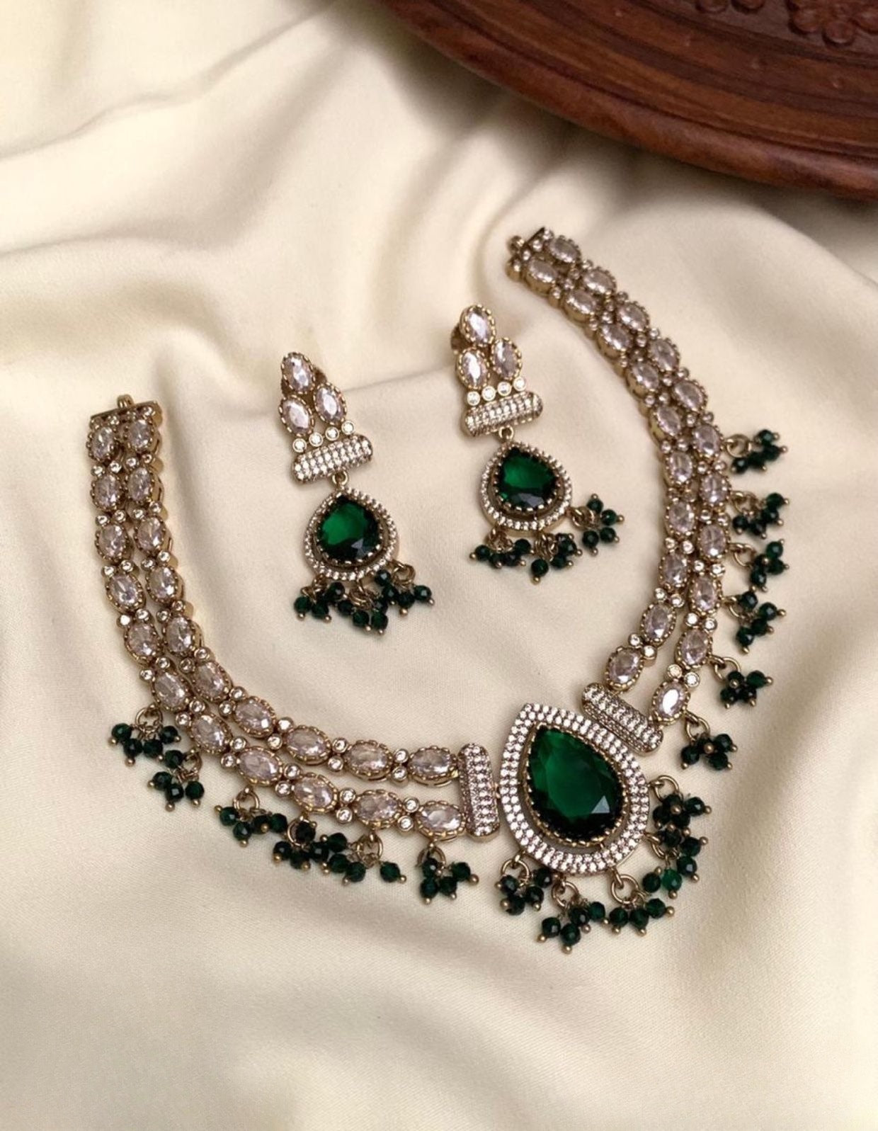 Premium Victorian jadau Kundan emerald green necklace