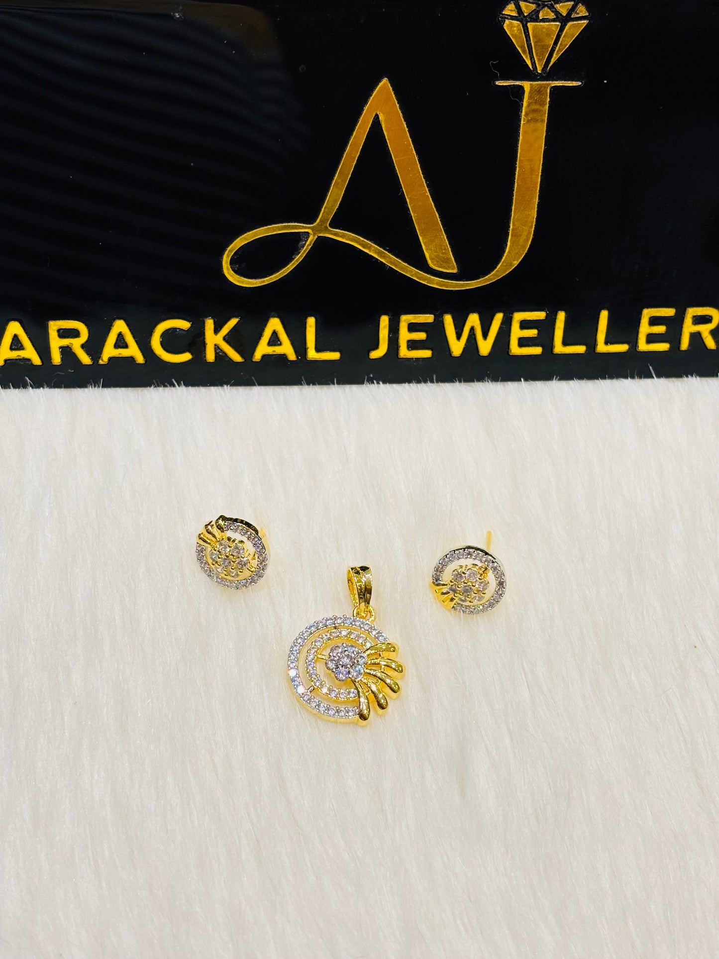 Premium quality micro gold plated daimond replica pendant set product code N255