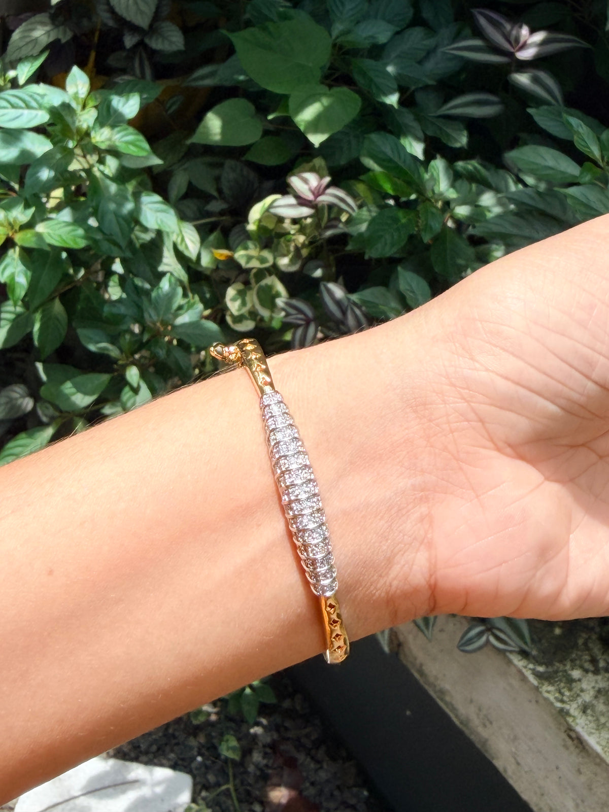 Premium diamond finish party wear openable bracelet product code B252