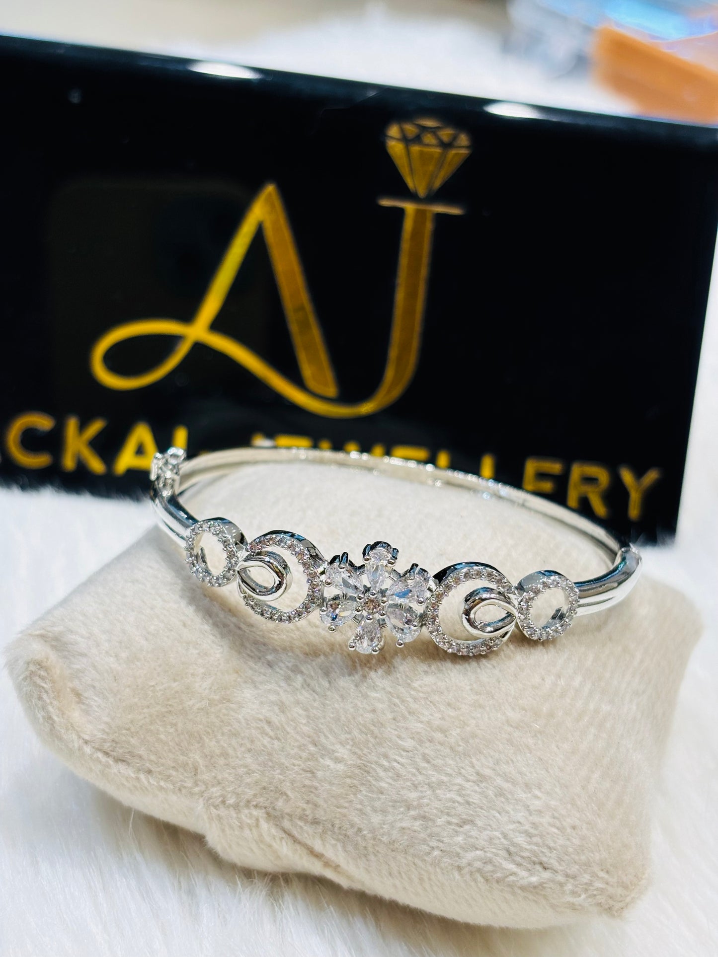 Premium quality rodium polish openable bracelet (suitable for 2.4 and 2.6,2.8)product code B76