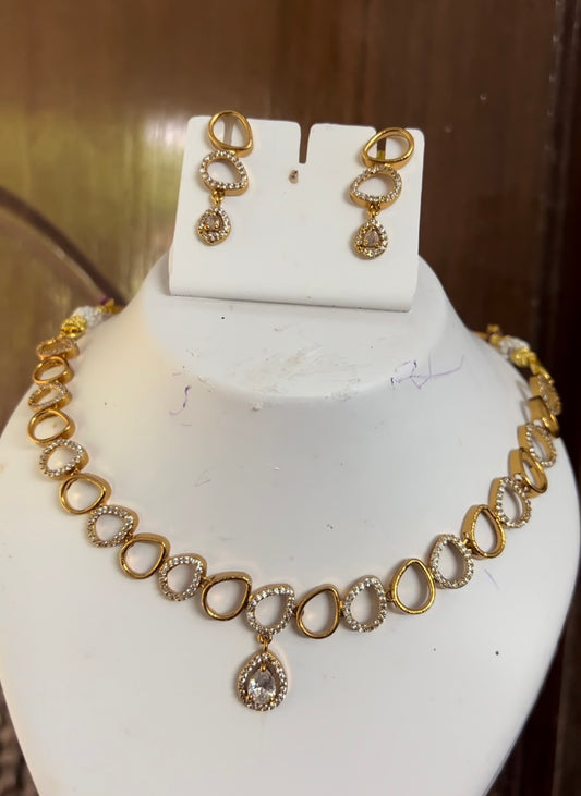 Beautiful ad gold polish necklace