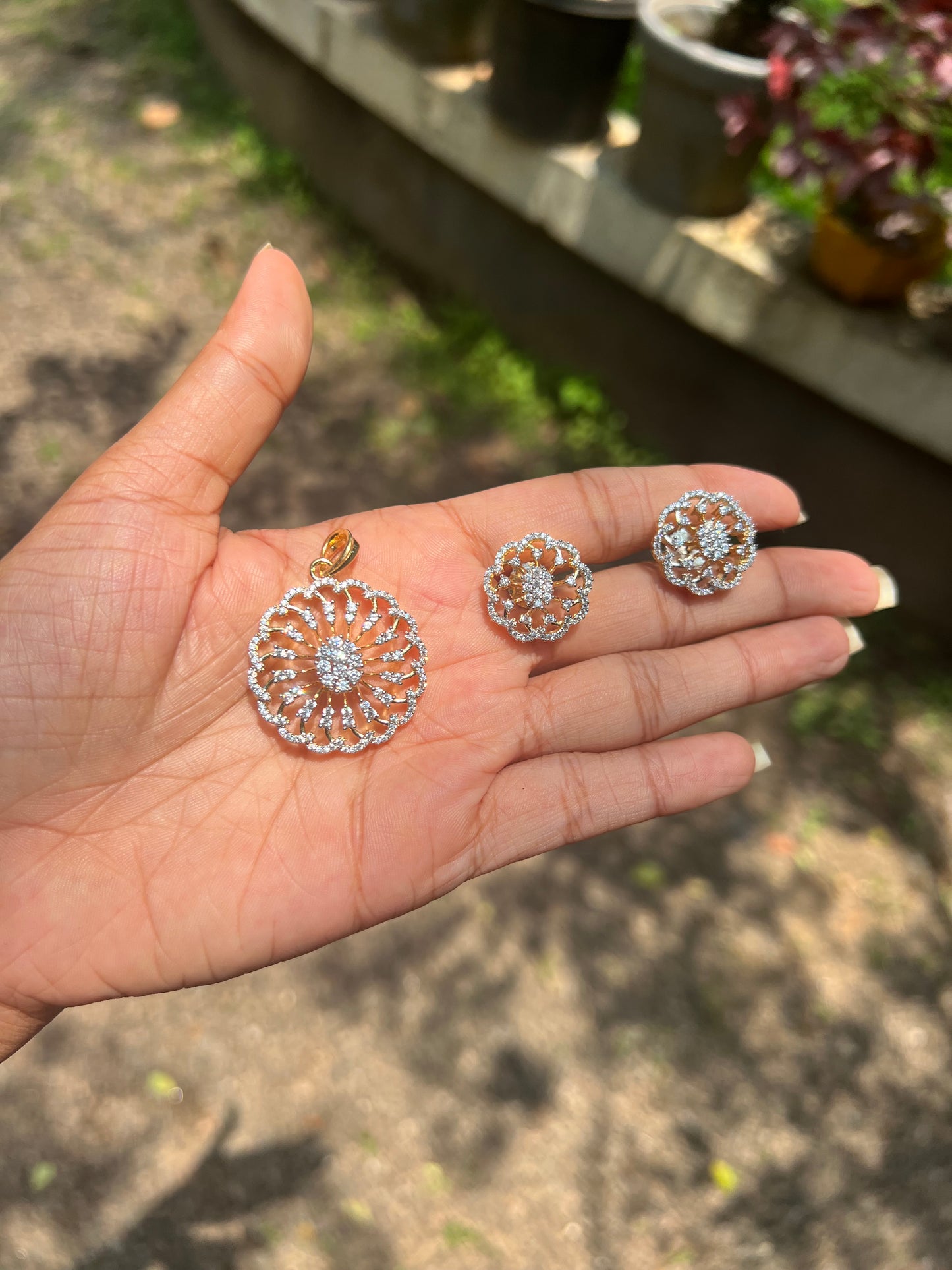Premium daimond finish zircon pendant Earing set product code 127