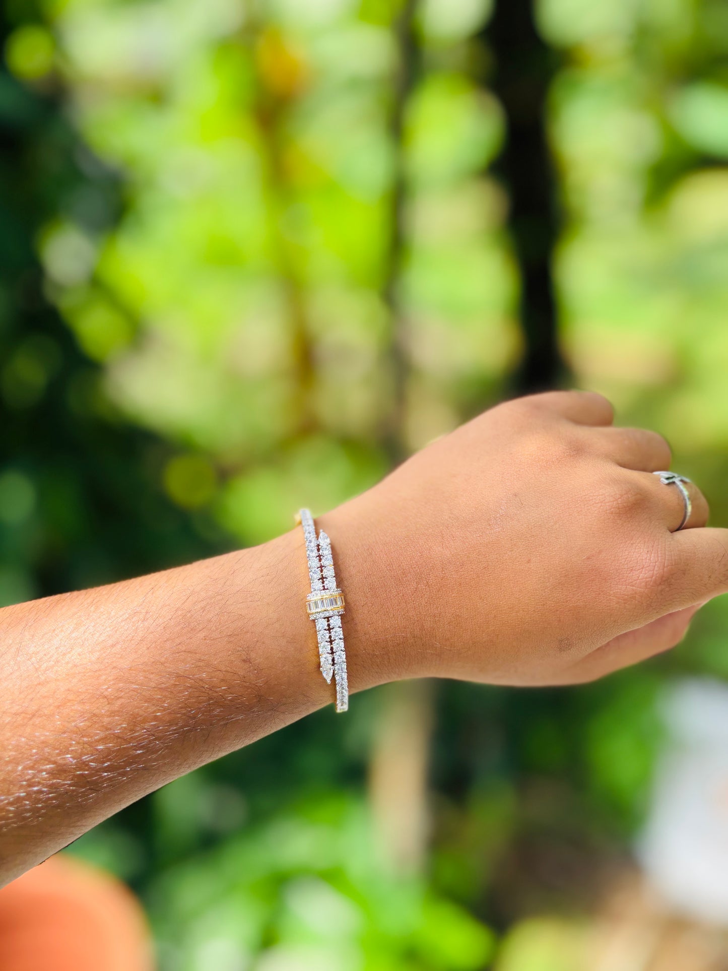 Premium quality daimond finish ad openable bracelet product code B96