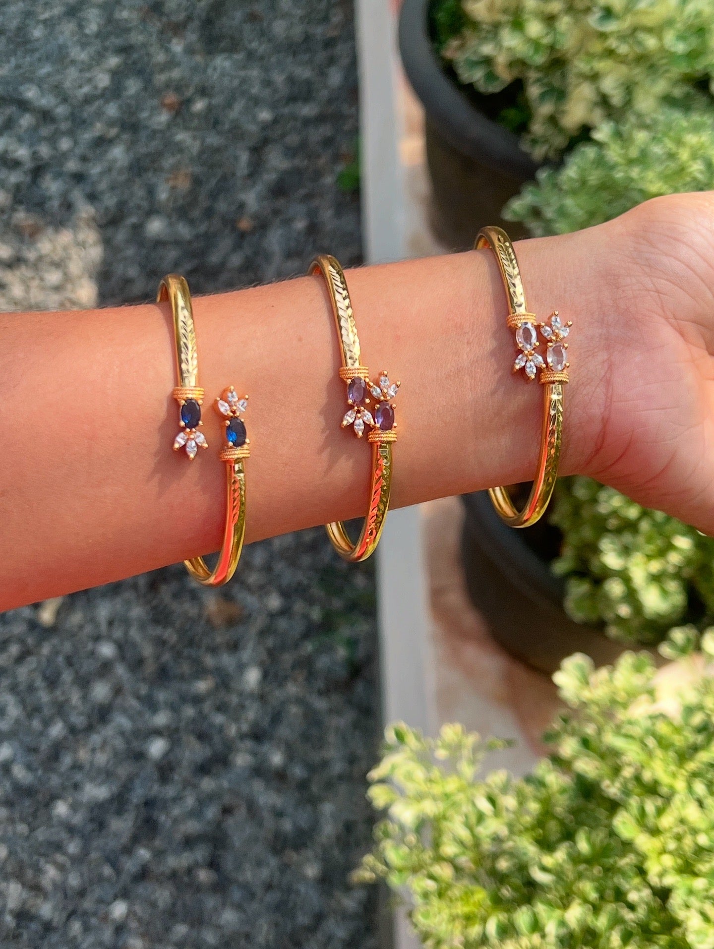 New gold plated twisted openable bracelet 2.6 product code B70