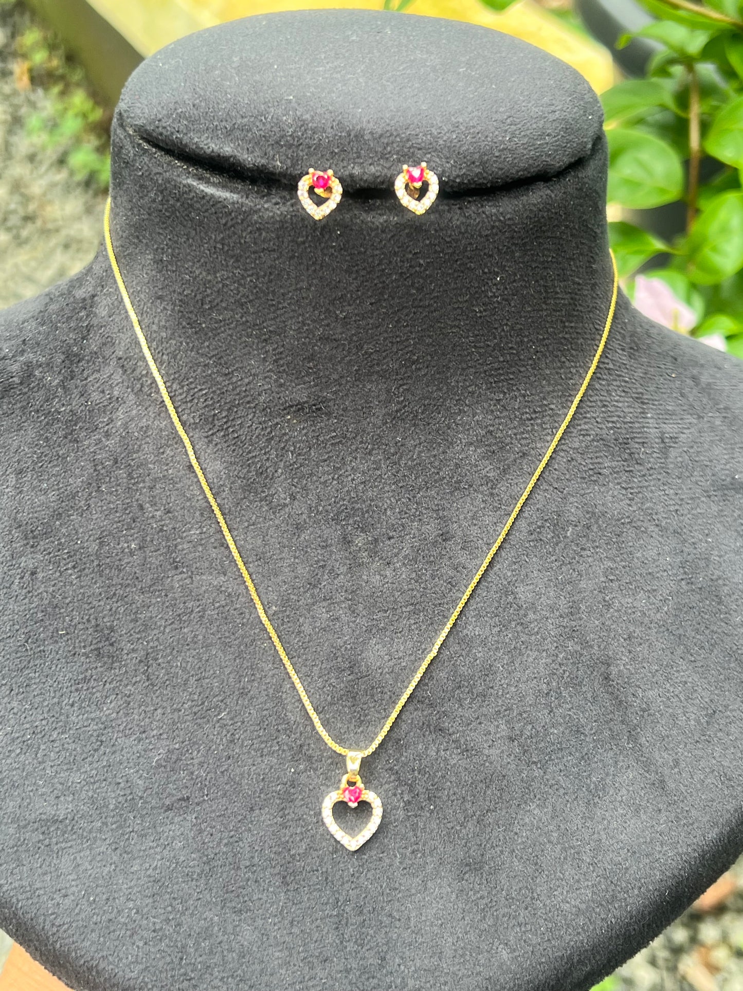 Premium gold plated heart shape pendant with stud product code G170