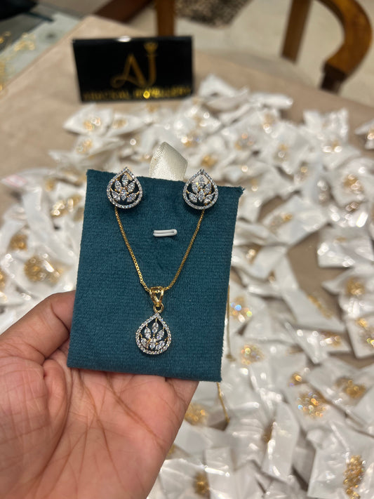 Premium diamond finish pendant set with chain product code D294