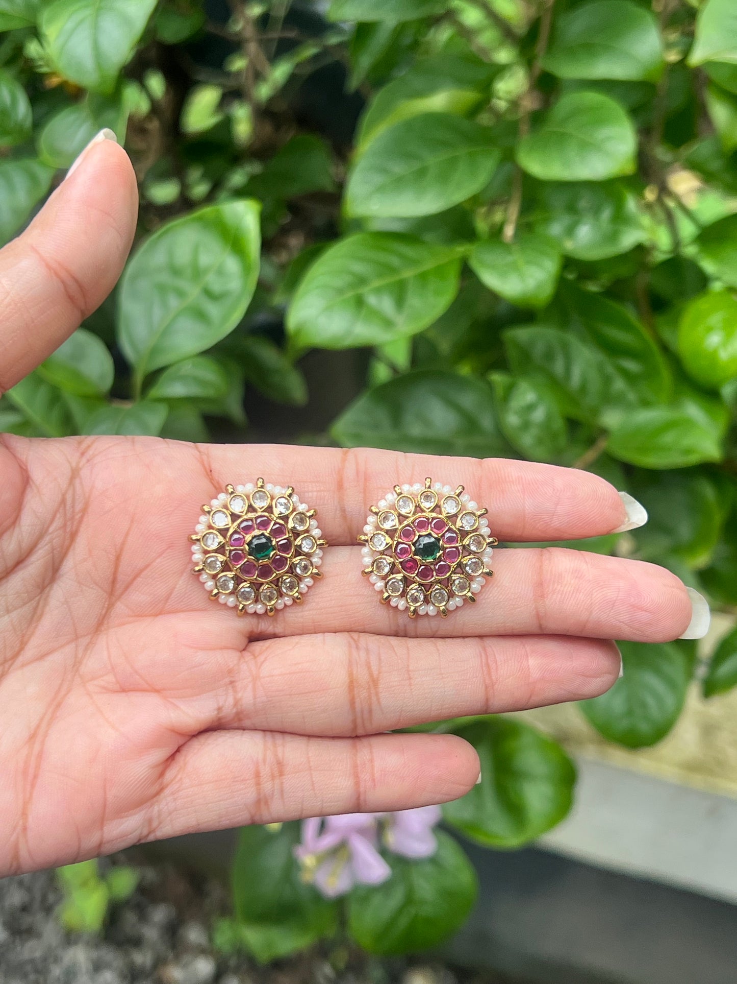 Premium antique kemp stone stud product code E202