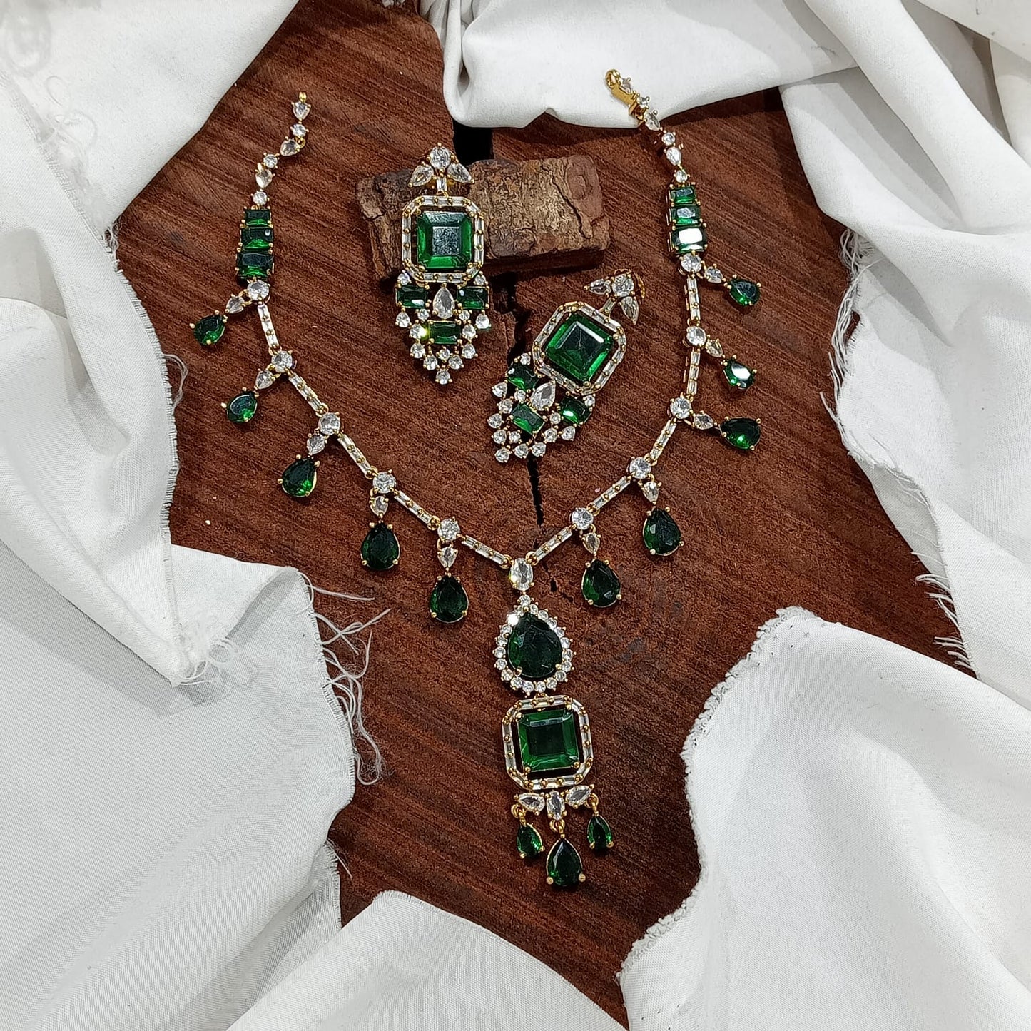 Premium quality statement royal necklace product code 406
