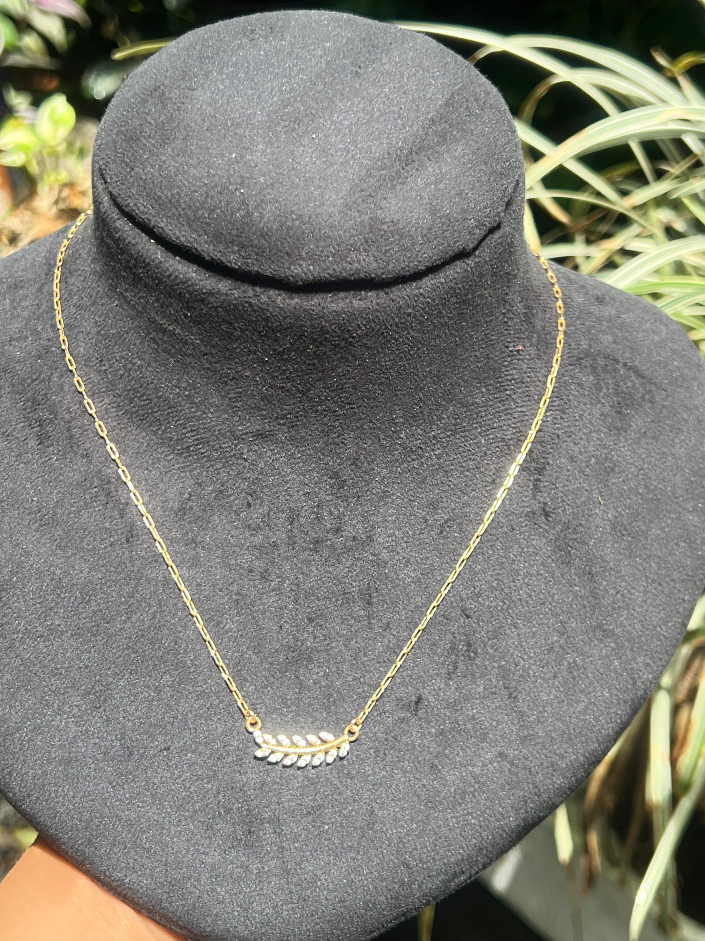 Premium quality gold plated daily wear leaf necklace product code G110