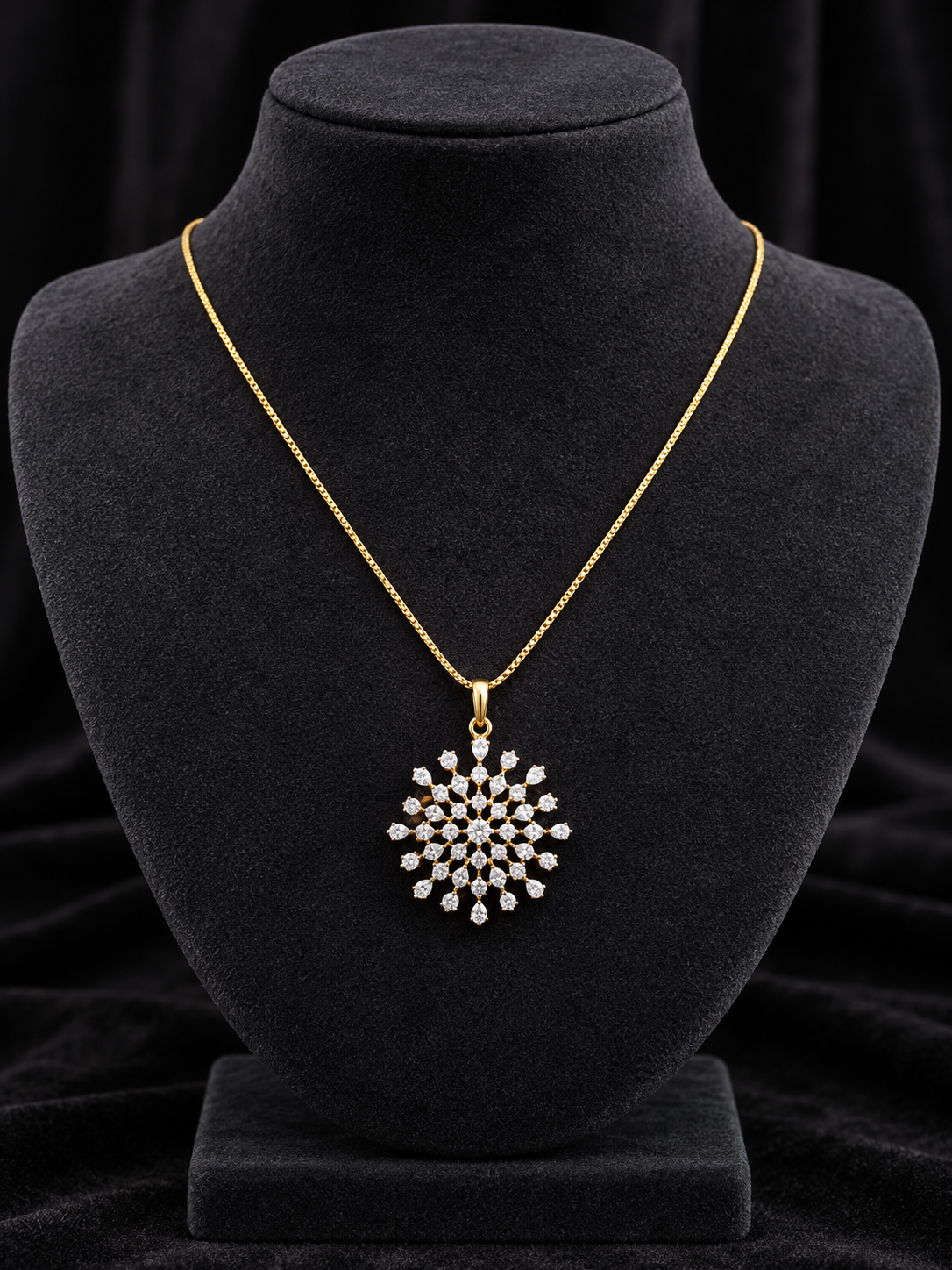 Premium diamond finish pendant with chain product code D402