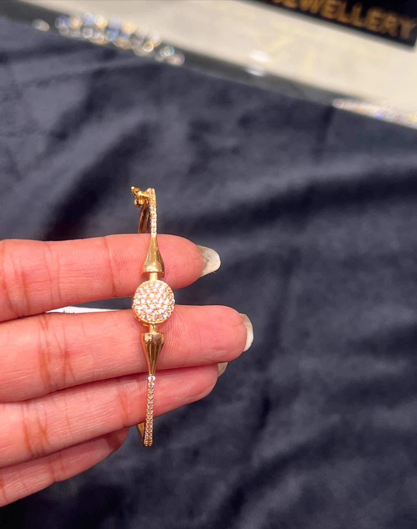 Premium gold plated ad stone openable bracelet product code B107