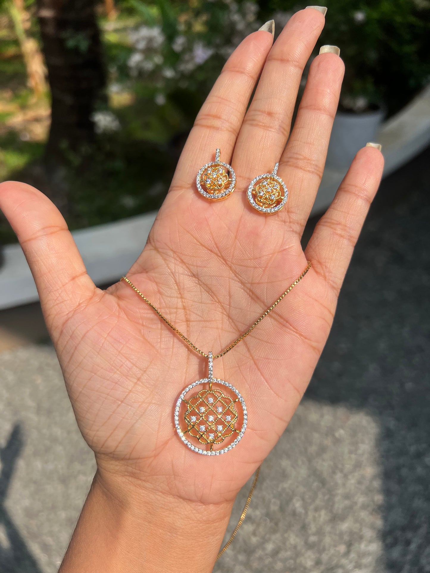 Premium diamond finish occasion wear pendant chain set product code D133